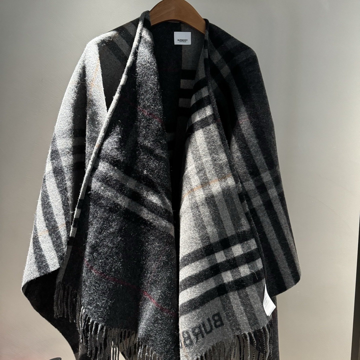 Burberry史上最牛掰的原单货,双面斗篷‼️经典中的经典.❗️这批原单全包.本来订制出口单.但是不明