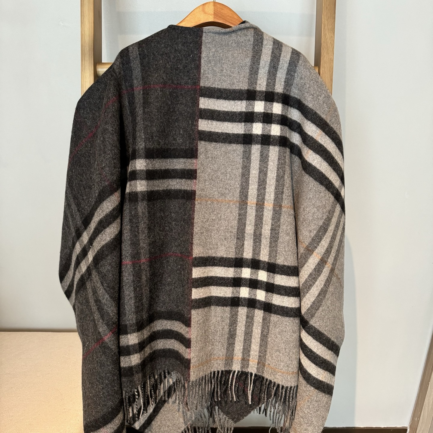 Burberry史上最牛掰的原单货,双面斗篷‼️经典中的经典.❗️这批原单全包.本来订制出口单.但是不明