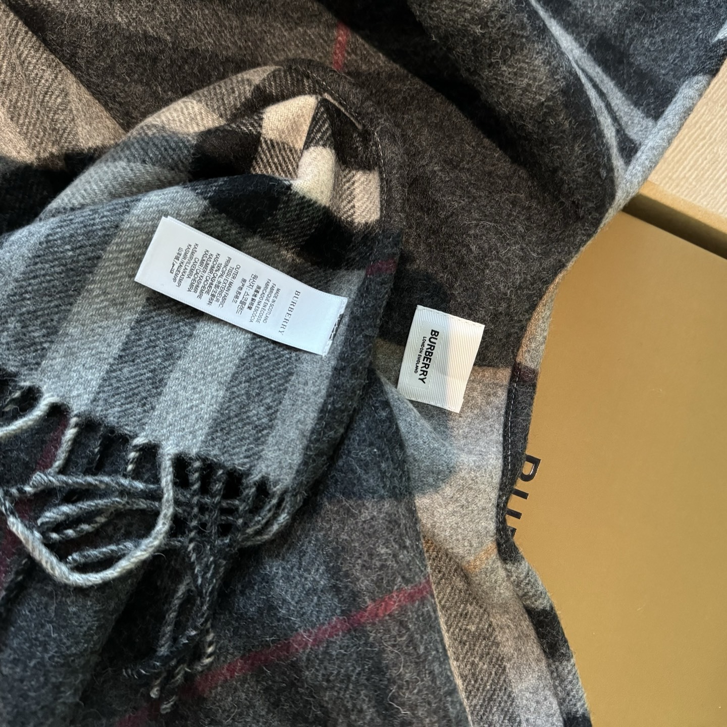 Burberry史上最牛掰的原单货,双面斗篷‼️经典中的经典.❗️这批原单全包.本来订制出口单.但是不明