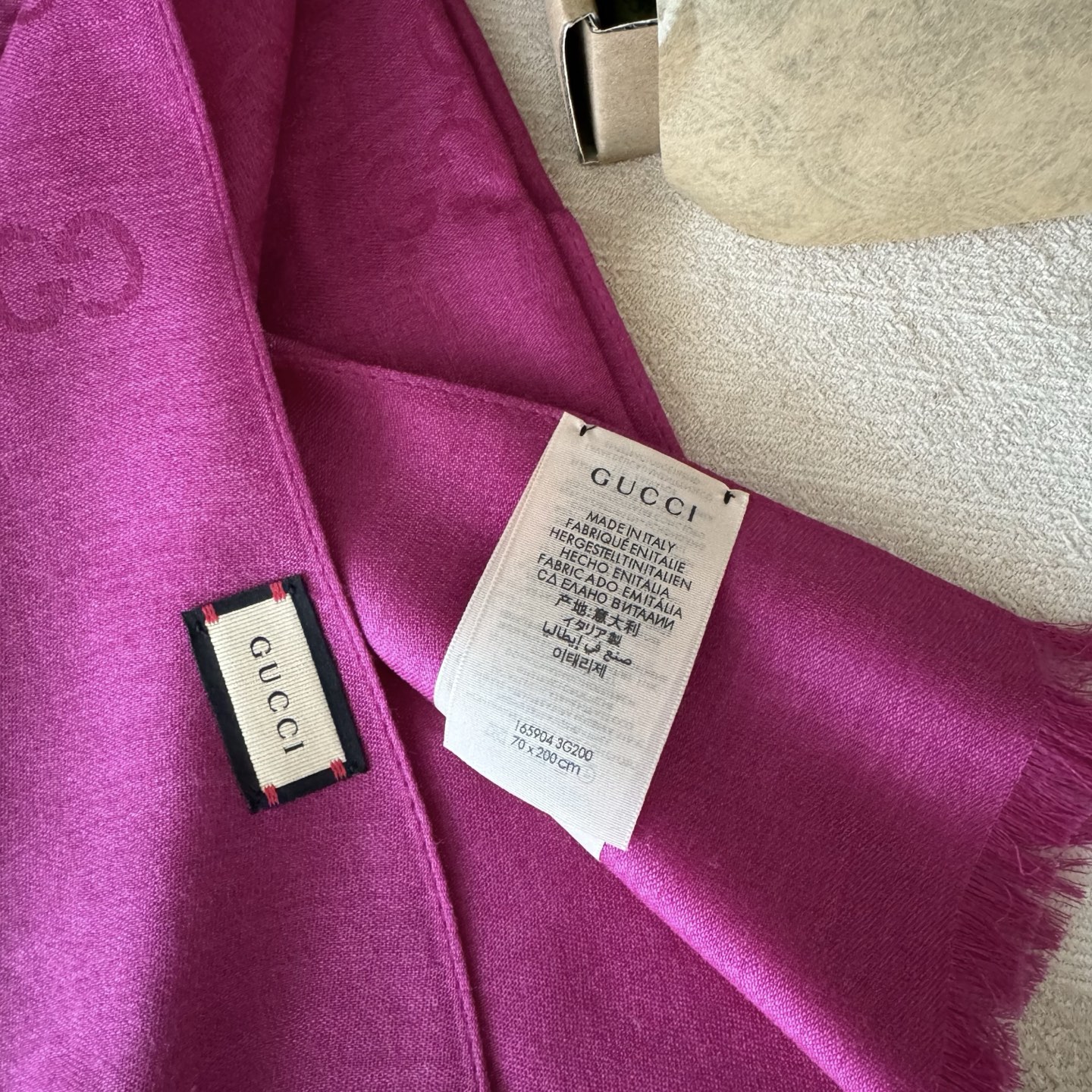 Gucci经典披肩👑👫✨【GG老花薄款长巾】G专柜的常青树款，中性款男女都可用，品质极好❗️经典双G提花