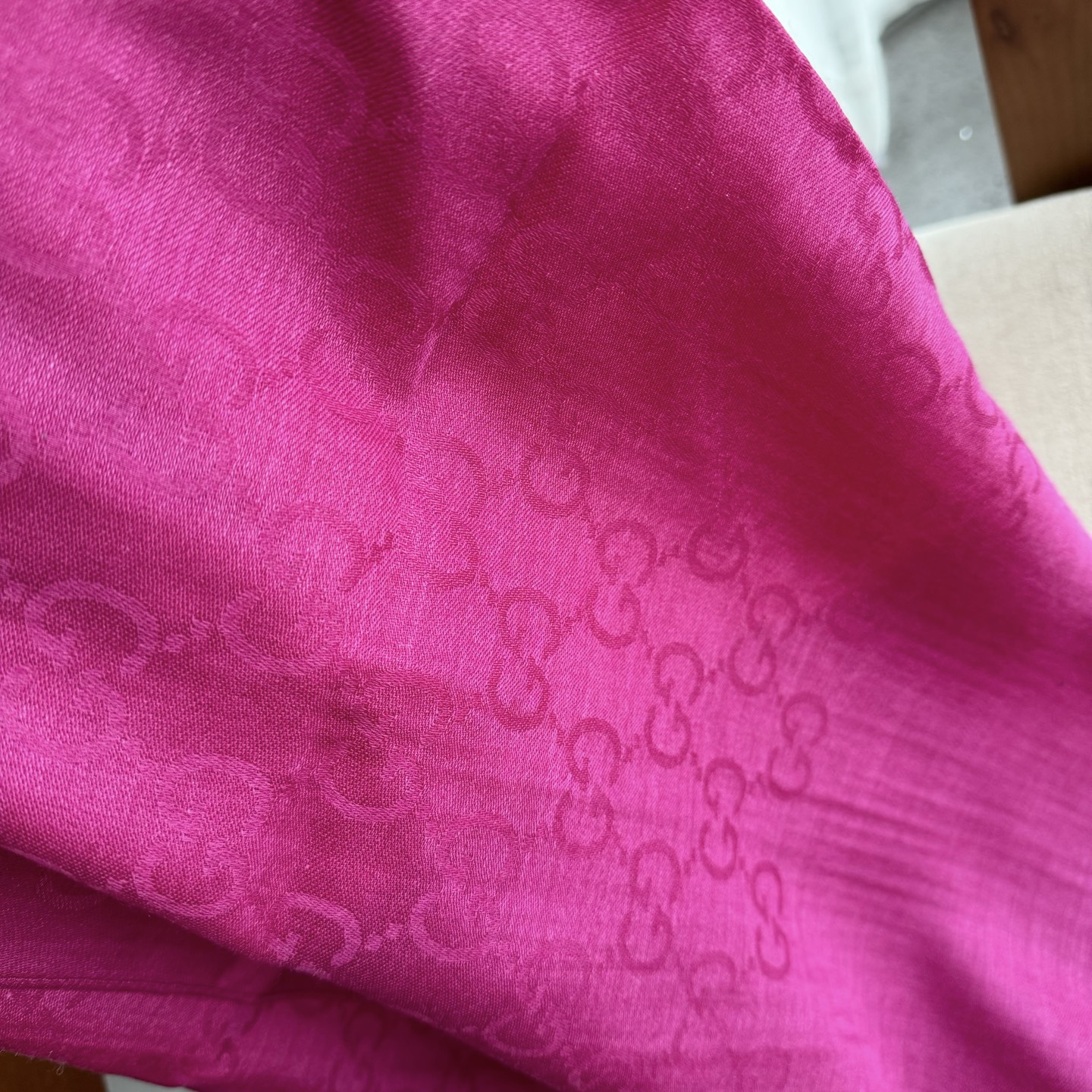 Gucci经典披肩👑👫✨【GG老花薄款长巾】G专柜的常青树款，中性款男女都可用，品质极好❗️经典双G提花