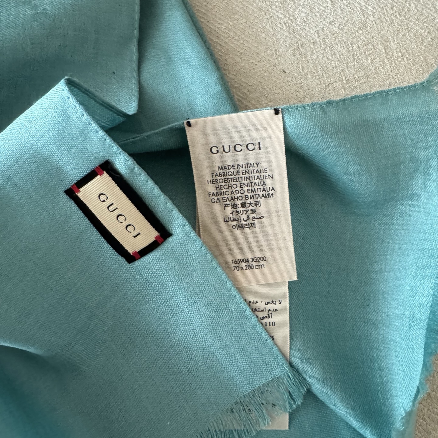 Gucci经典披肩👑👫✨【GG老花薄款长巾】G专柜的常青树款，中性款男女都可用，品质极好❗️经典双G提花