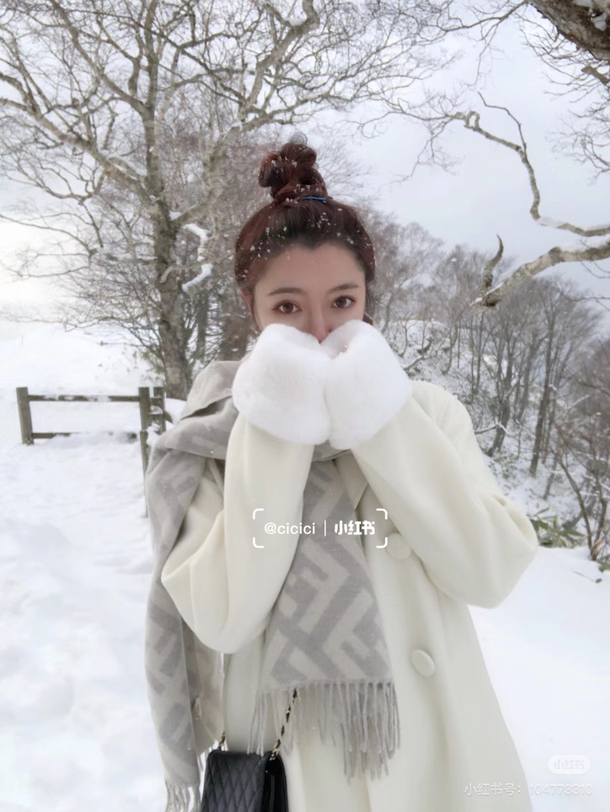 免代购❗️混绒版本 极品‼️Fendi今年最火的围巾🔥全世界都在抢的老花FF字母款🔥主打的限量大极品‼️