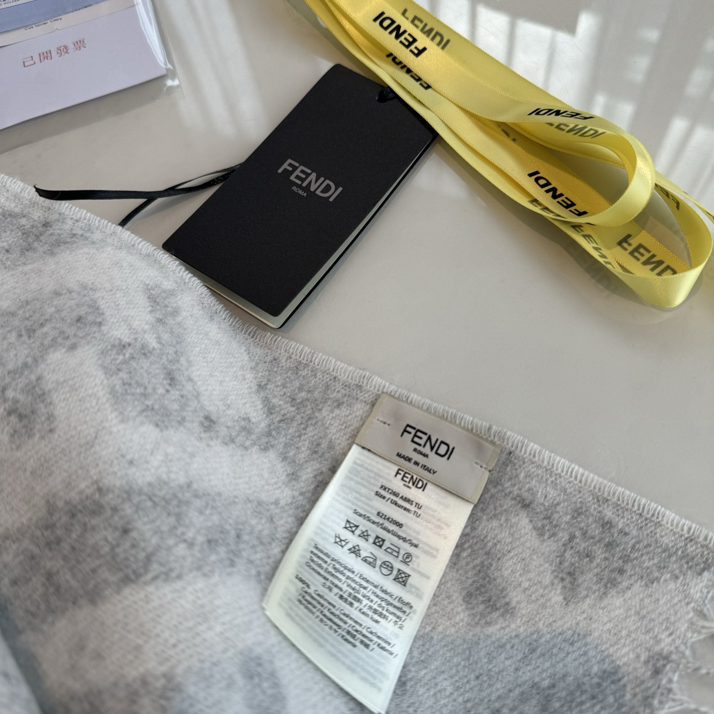 免代购❗️混绒版本 极品‼️Fendi今年最火的围巾🔥全世界都在抢的老花FF字母款🔥主打的限量大极品‼️