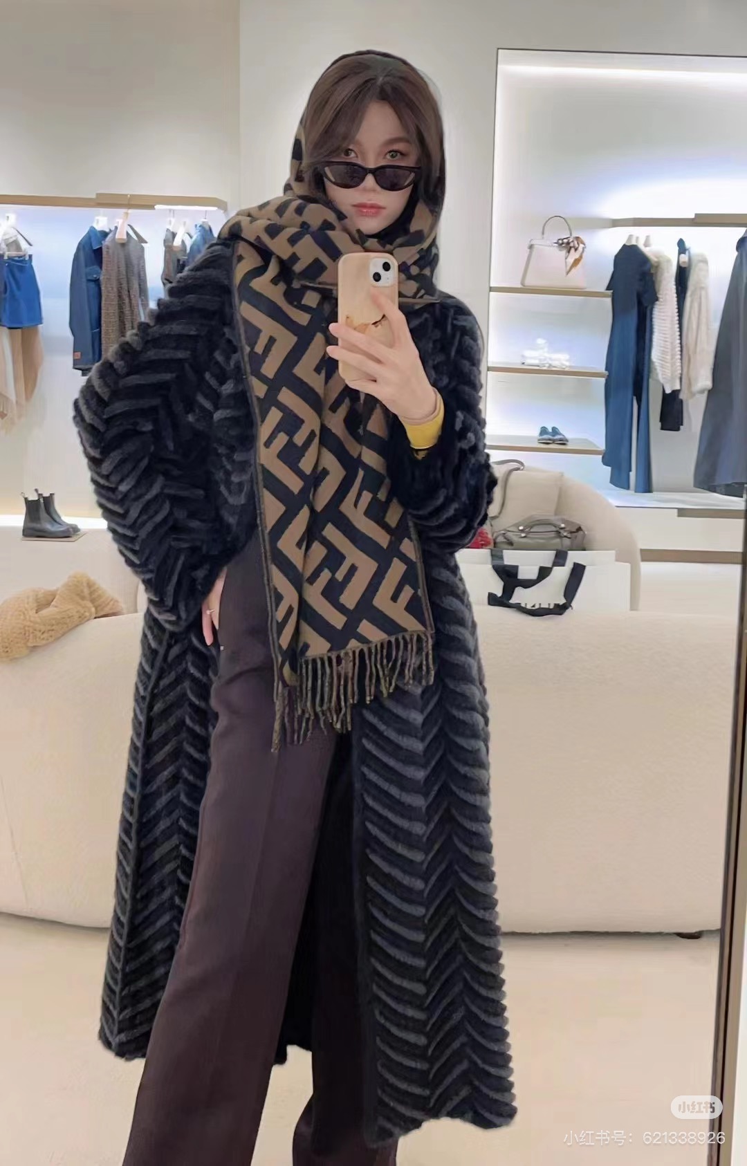 免代购❗️混绒版本 极品‼️Fendi今年最火的围巾🔥全世界都在抢的老花FF字母款🔥主打的限量大极品‼️