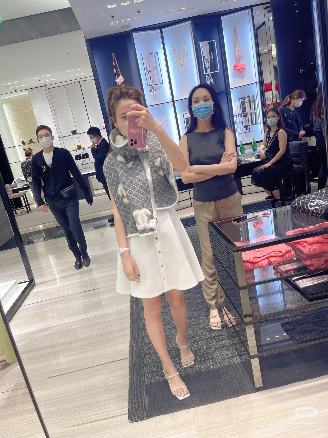 天气渐寒 ～～高能预警～～ 爆款来咯🥰🥰一看到达人在晒这条23年秋冬最新款Chanel 就马上打电话给s