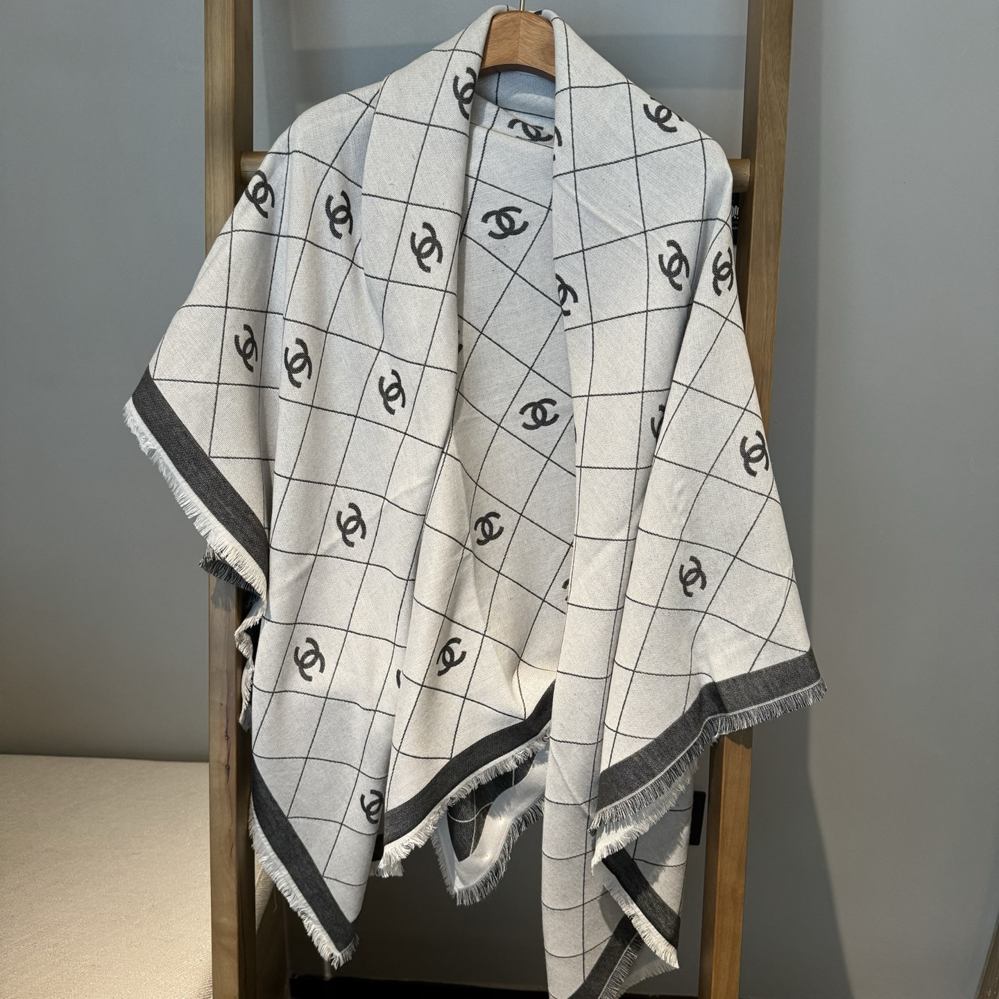 香奈儿（CHANEL） 上新❤️ 140*140 丝毛 台版印花 高级都市新贵！山茶花的再一次邂逅！绝对