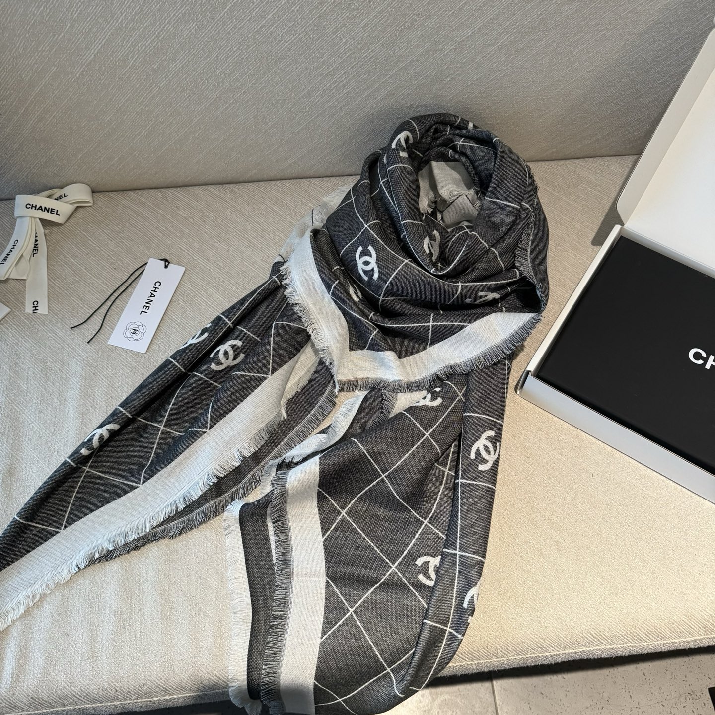 香奈儿（CHANEL） 上新❤️ 140*140 丝毛 台版印花 高级都市新贵！山茶花的再一次邂逅！绝对