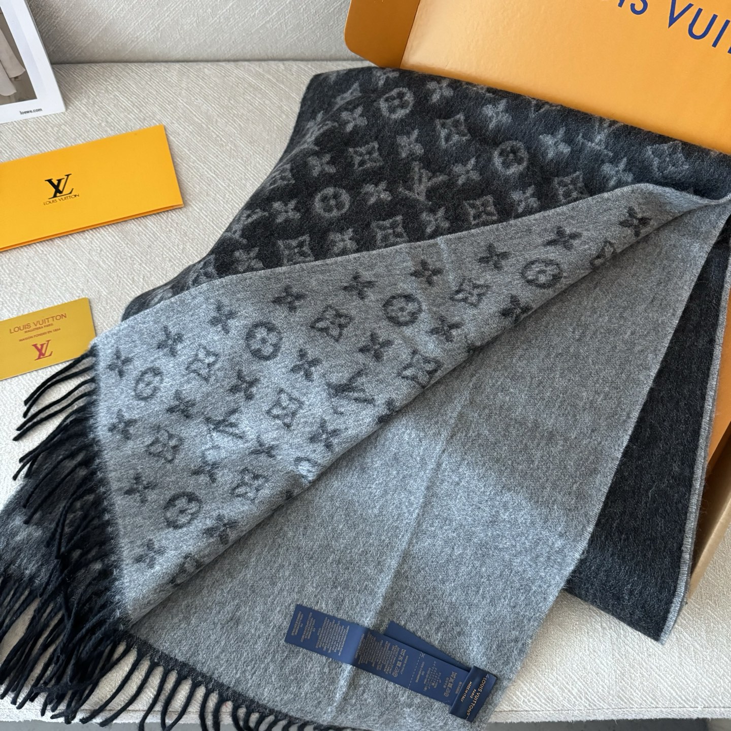 🆕Lv围巾❗️男士福利 好看的要疯掉了，太有型太有魅力了❗️❗️非常斯文时尚的秋冬单品！真的很喜欢，非常
