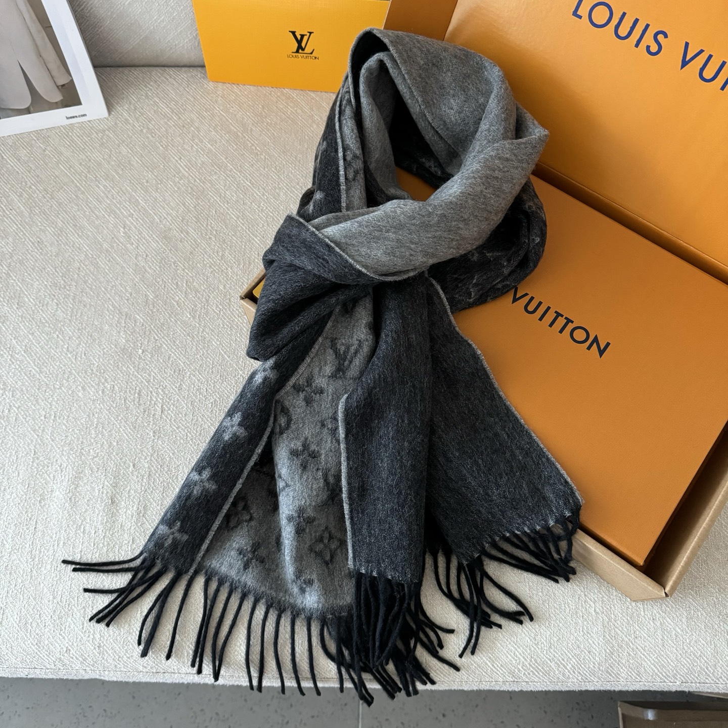 🆕Lv围巾❗️男士福利 好看的要疯掉了，太有型太有魅力了❗️❗️非常斯文时尚的秋冬单品！真的很喜欢，非常