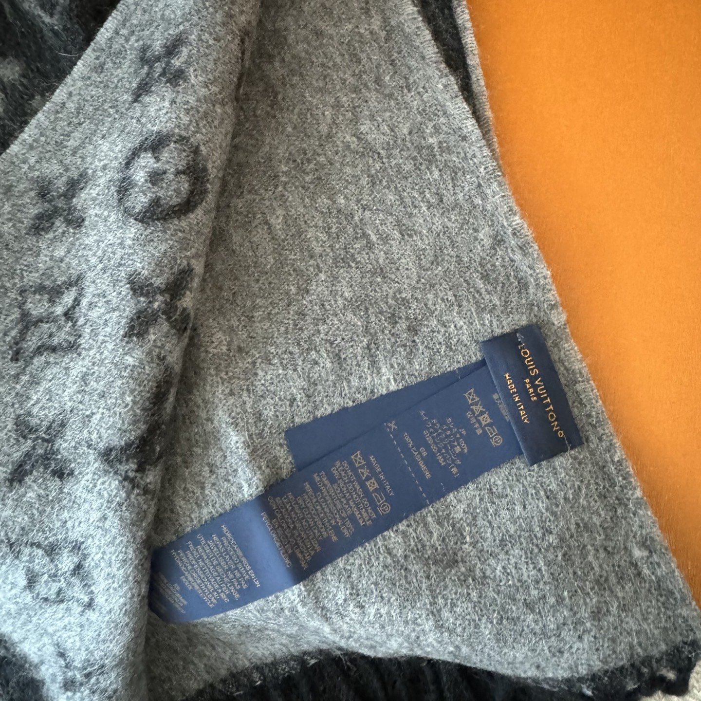 🆕Lv围巾❗️男士福利 好看的要疯掉了，太有型太有魅力了❗️❗️非常斯文时尚的秋冬单品！真的很喜欢，非常