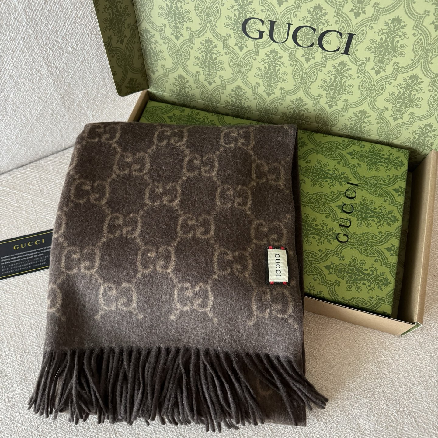 Gucci重磅专柜最最新款，专柜售8000+的好货！就是喜欢Gucci这种调调！长在很多人喜欢这种时髦感