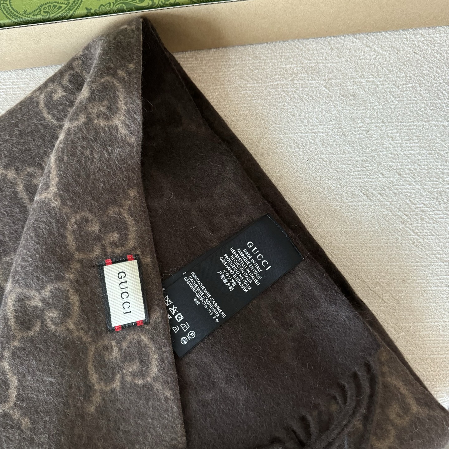 Gucci重磅专柜最最新款，专柜售8000+的好货！就是喜欢Gucci这种调调！长在很多人喜欢这种时髦感