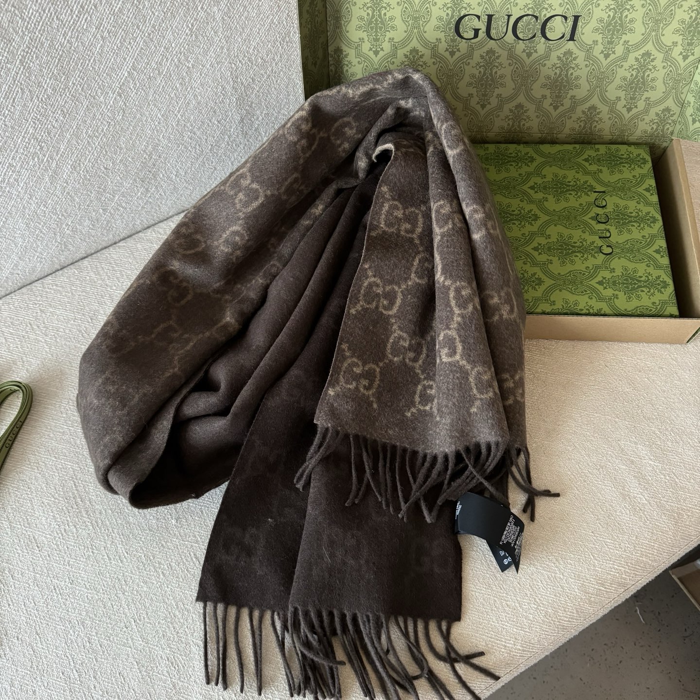 Gucci重磅专柜最最新款，专柜售8000+的好货！就是喜欢Gucci这种调调！长在很多人喜欢这种时髦感