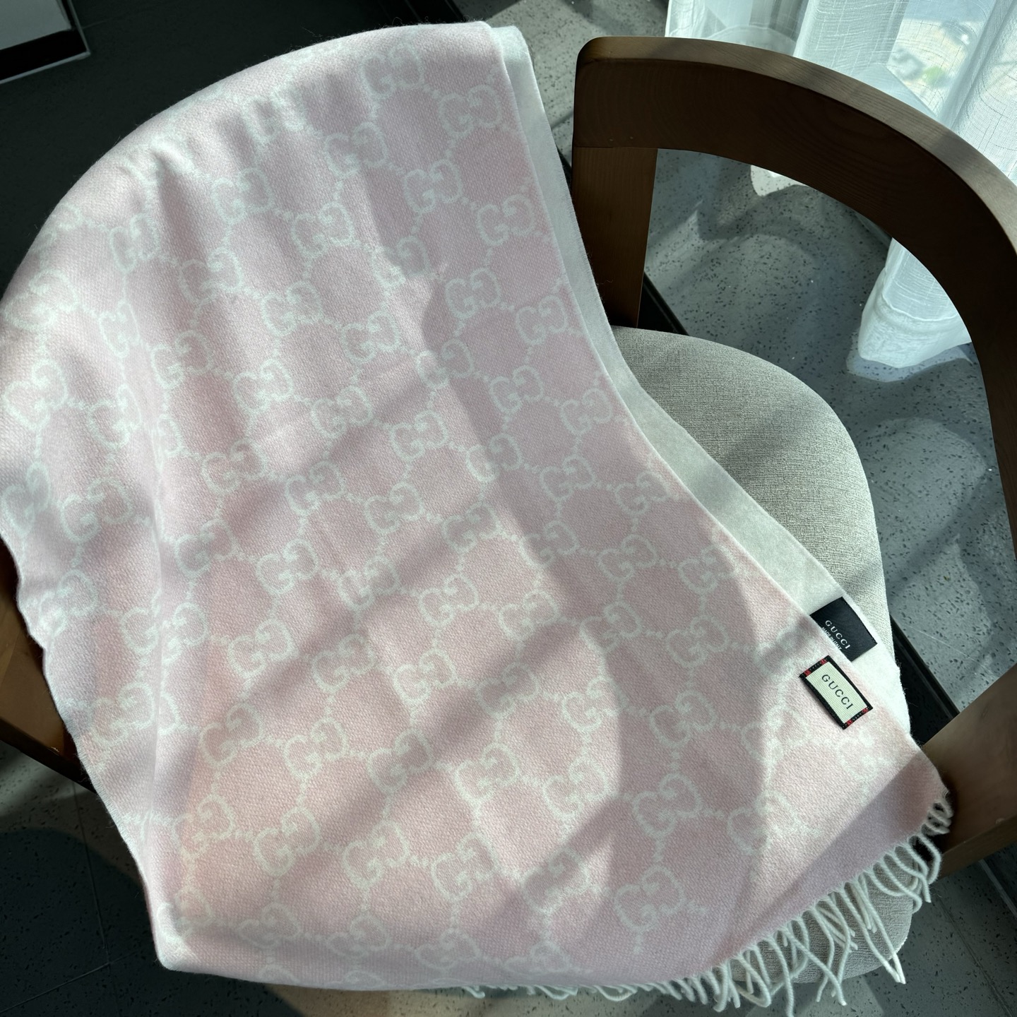 Gucci重磅专柜最最新款，专柜售8000+的好货！就是喜欢Gucci这种调调！长在很多人喜欢这种时髦感