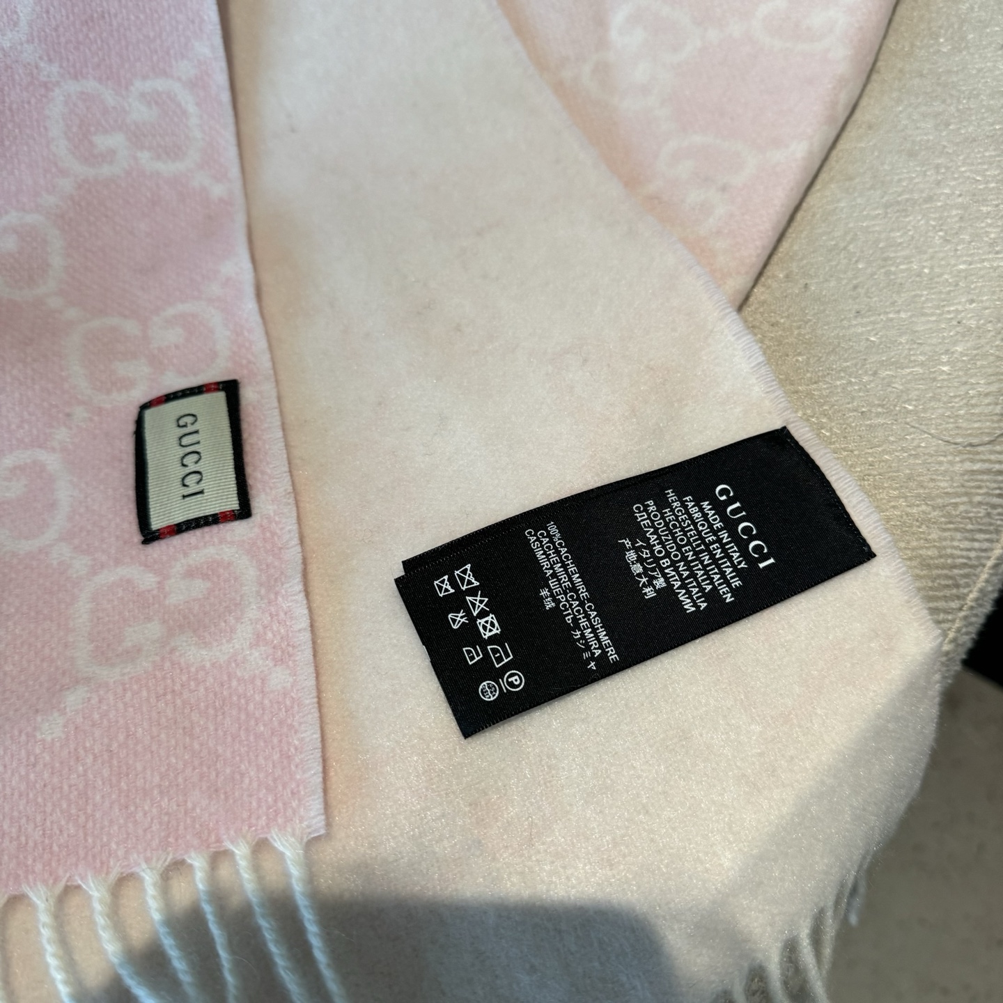 Gucci重磅专柜最最新款，专柜售8000+的好货！就是喜欢Gucci这种调调！长在很多人喜欢这种时髦感