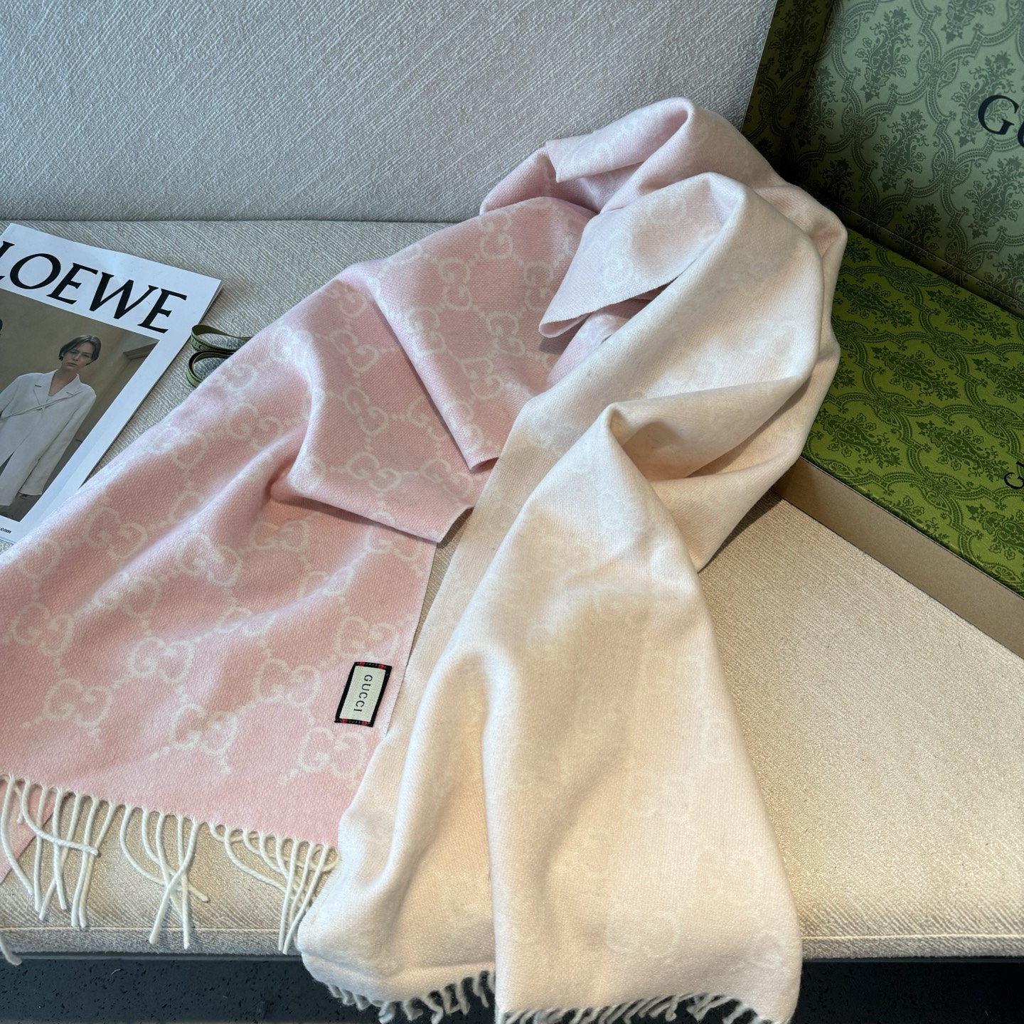 Gucci重磅专柜最最新款，专柜售8000+的好货！就是喜欢Gucci这种调调！长在很多人喜欢这种时髦感