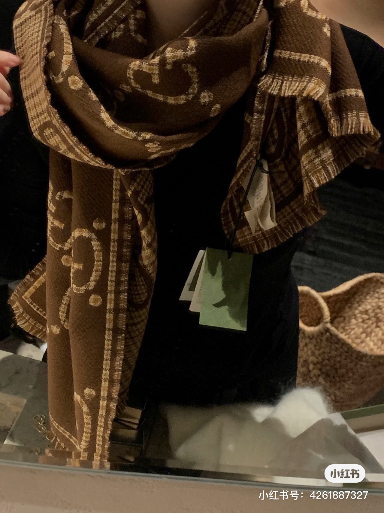 🐂货❗️专柜同步【双G提花双面披肩】款式经典，大方时髦，不过时，随便什么时候拿出来戴都好看。靓男靓女都可