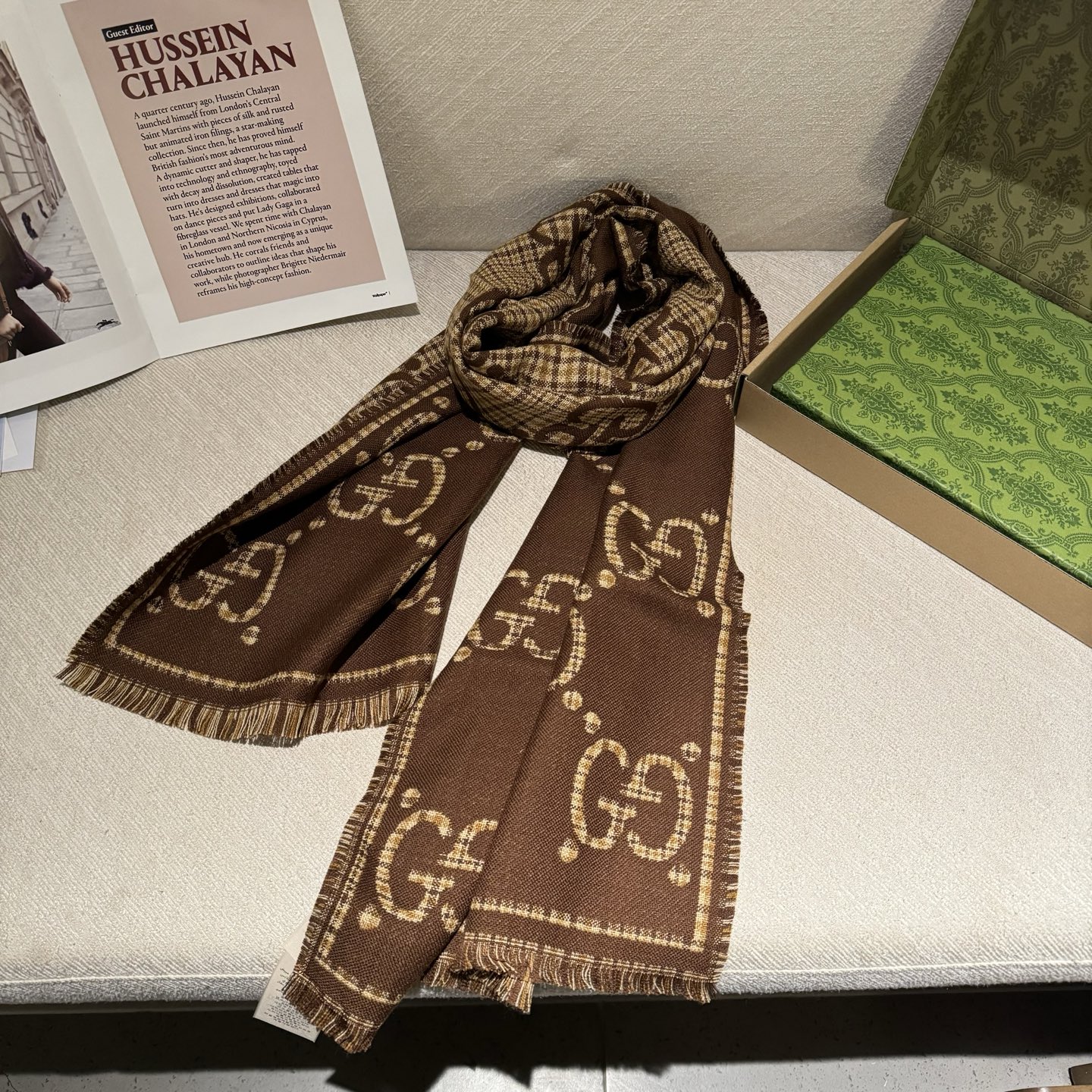 🐂货❗️专柜同步【双G提花双面披肩】款式经典，大方时髦，不过时，随便什么时候拿出来戴都好看。靓男靓女都可