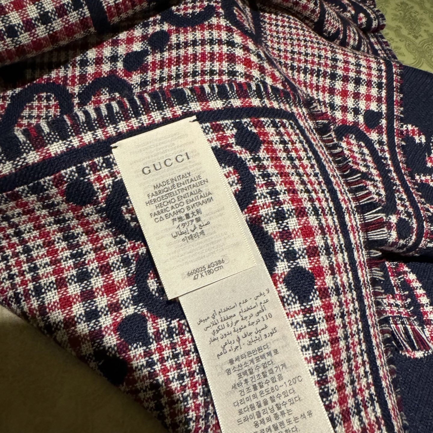 🐂货❗️专柜同步【双G提花双面披肩】款式经典，大方时髦，不过时，随便什么时候拿出来戴都好看。靓男靓女都可