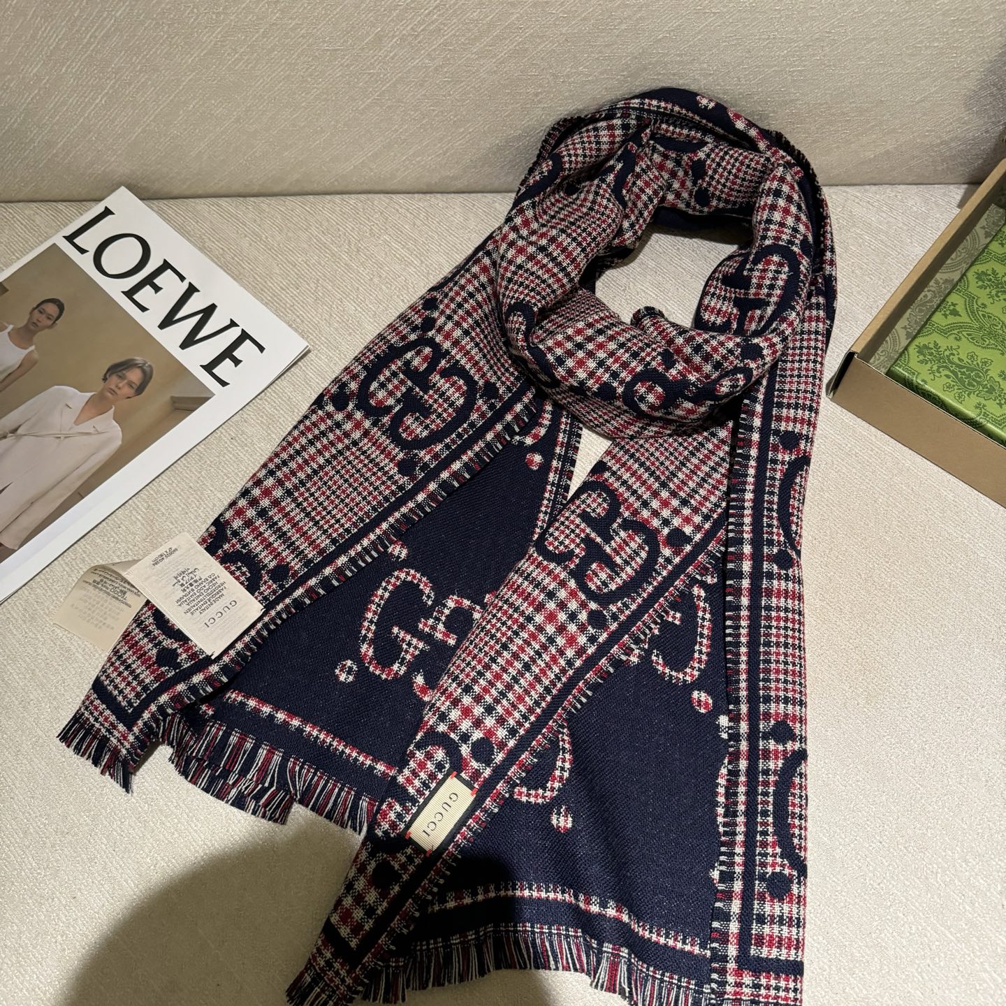 🐂货❗️专柜同步【双G提花双面披肩】款式经典，大方时髦，不过时，随便什么时候拿出来戴都好看。靓男靓女都可