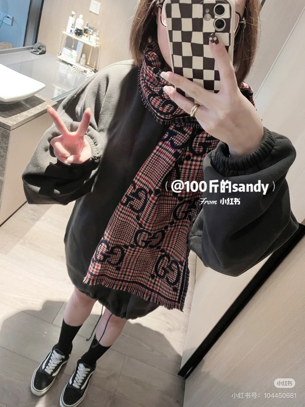 🐂货❗️专柜同步【双G提花双面披肩】款式经典，大方时髦，不过时，随便什么时候拿出来戴都好看。靓男靓女都可