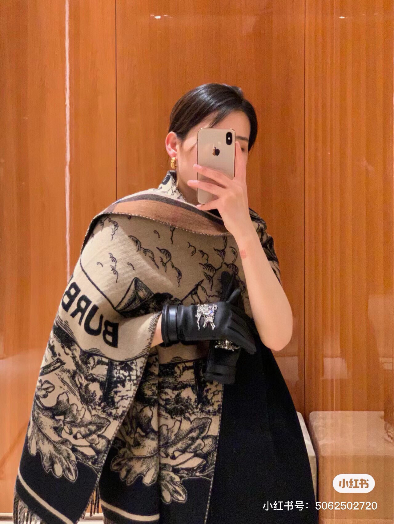 爆款，Bur战马骑士双面披肩，各种好看，被誉为Burberry今年最美的款，最经典的提花战马徽标➕最美的