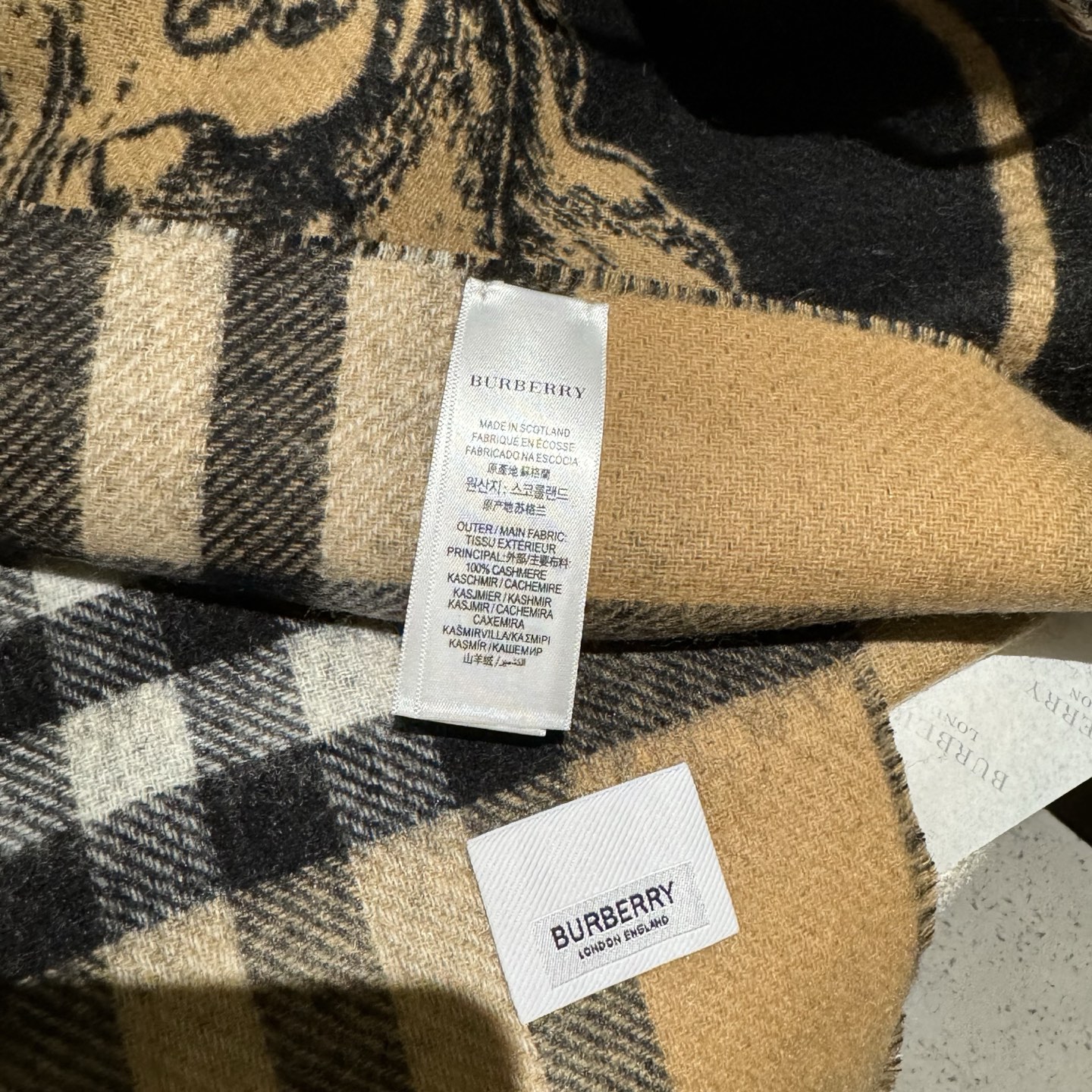 爆款，Bur战马骑士双面披肩，各种好看，被誉为Burberry今年最美的款，最经典的提花战马徽标➕最美的