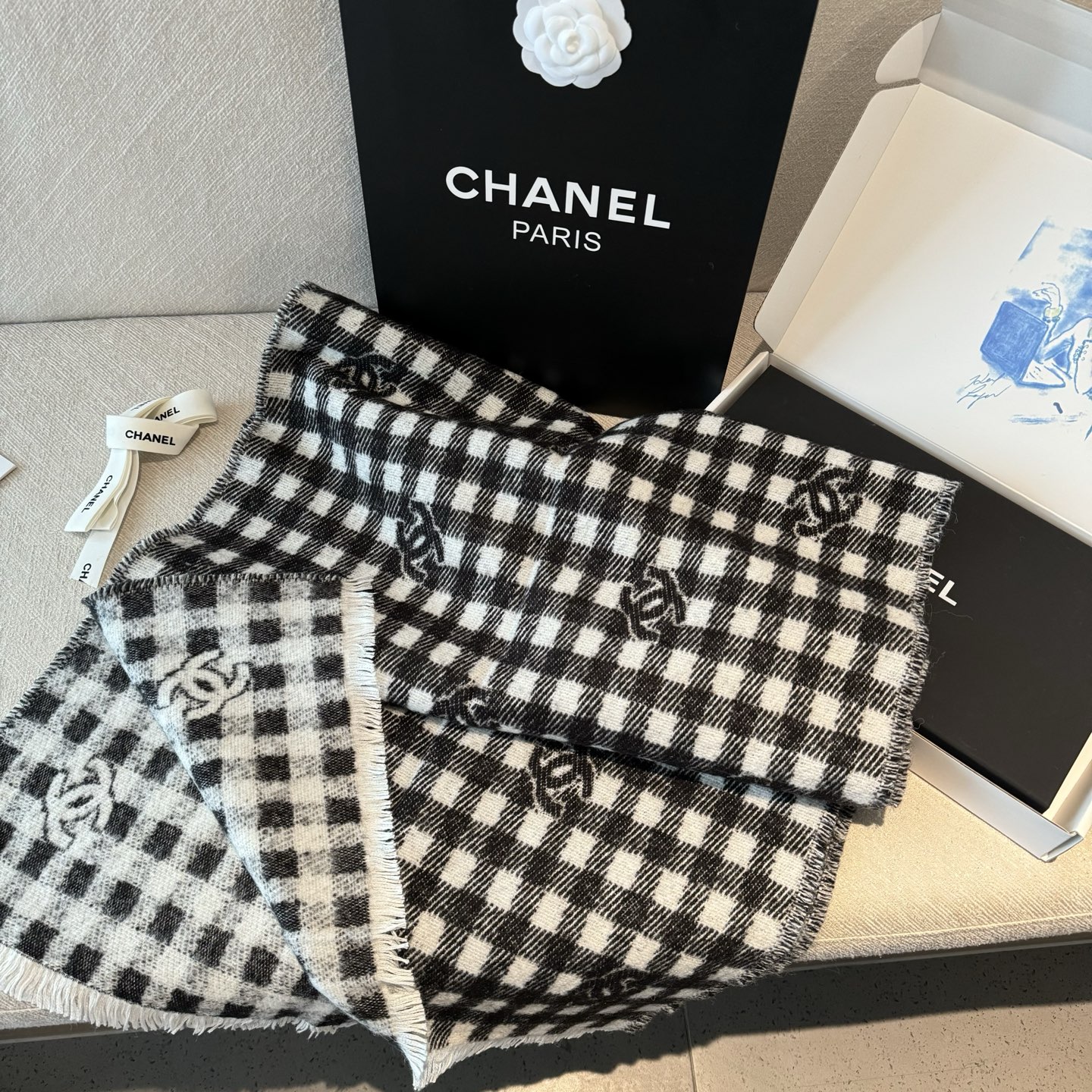 现货Chanel香奈儿24A新款女士黑白格子双C 羊绒流苏围巾围脖披肩 香奈儿绝美百搭款💋专柜限量哦‼️