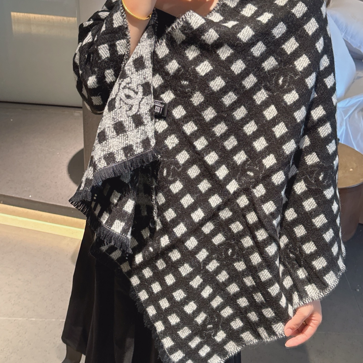现货Chanel香奈儿24A新款女士黑白格子双C 羊绒流苏围巾围脖披肩 香奈儿绝美百搭款💋专柜限量哦‼️