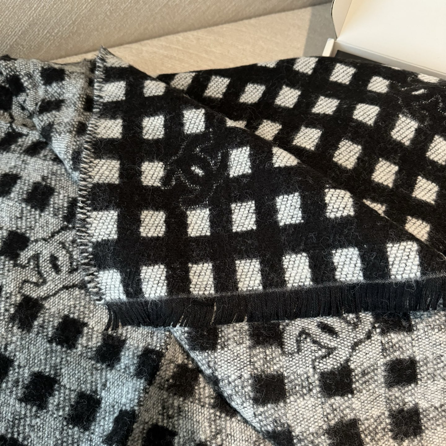 现货Chanel香奈儿24A新款女士黑白格子双C 羊绒流苏围巾围脖披肩 香奈儿绝美百搭款💋专柜限量哦‼️