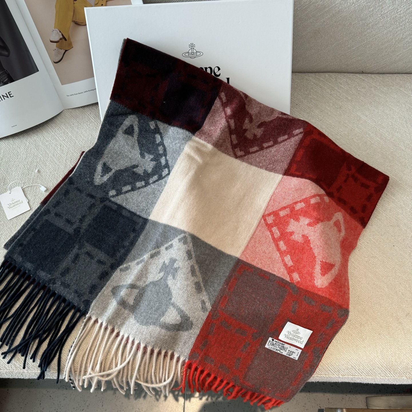 𝐕𝐢𝐯𝐢𝐞𝐧𝐧𝐞 𝐖𝐞𝐬𝐭𝐰𝐨𝐨𝐝🪐✨经典大土星围巾 vivienne westwood西太后土星 英国