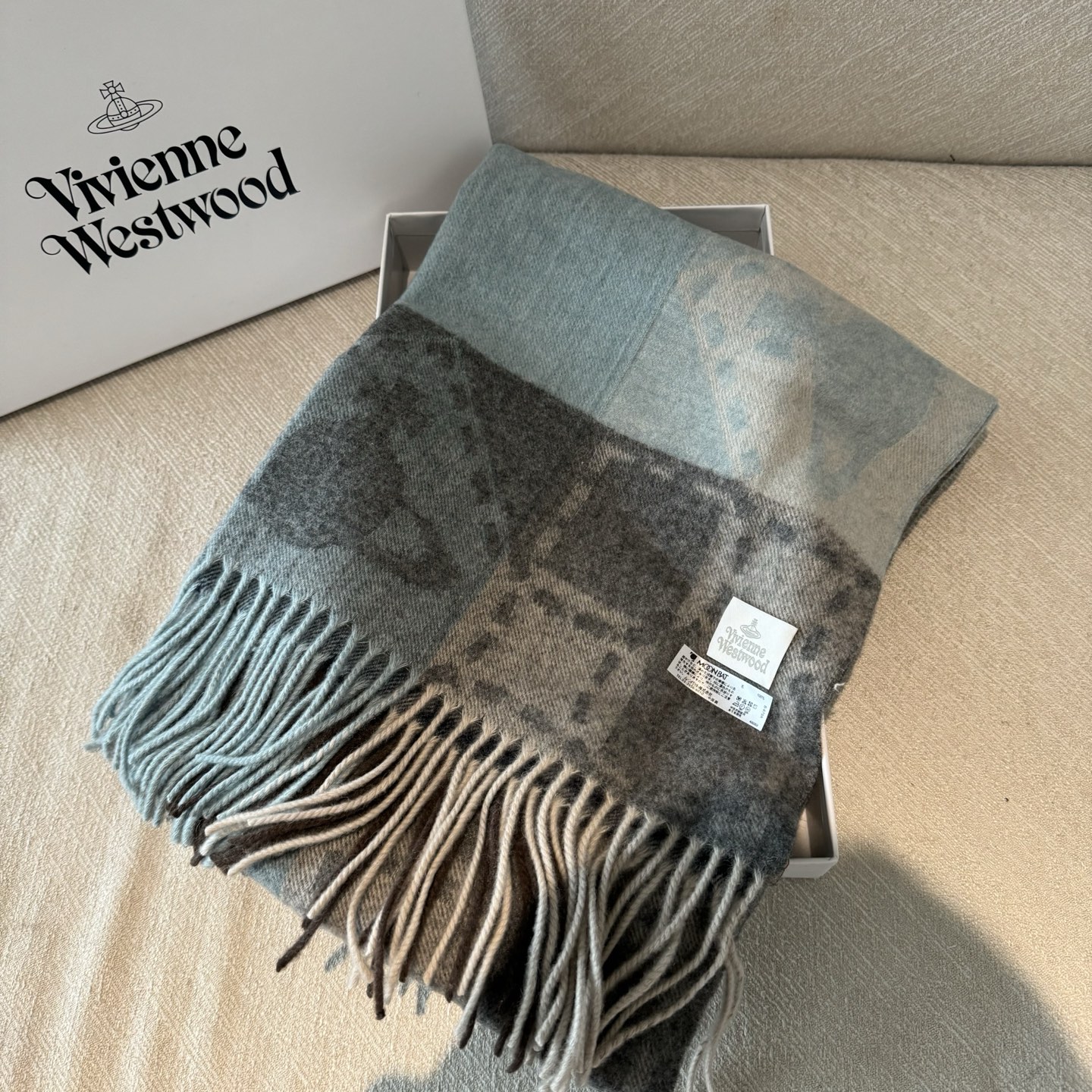 𝐕𝐢𝐯𝐢𝐞𝐧𝐧𝐞 𝐖𝐞𝐬𝐭𝐰𝐨𝐨𝐝🪐✨经典大土星围巾 vivienne westwood西太后土星 英国