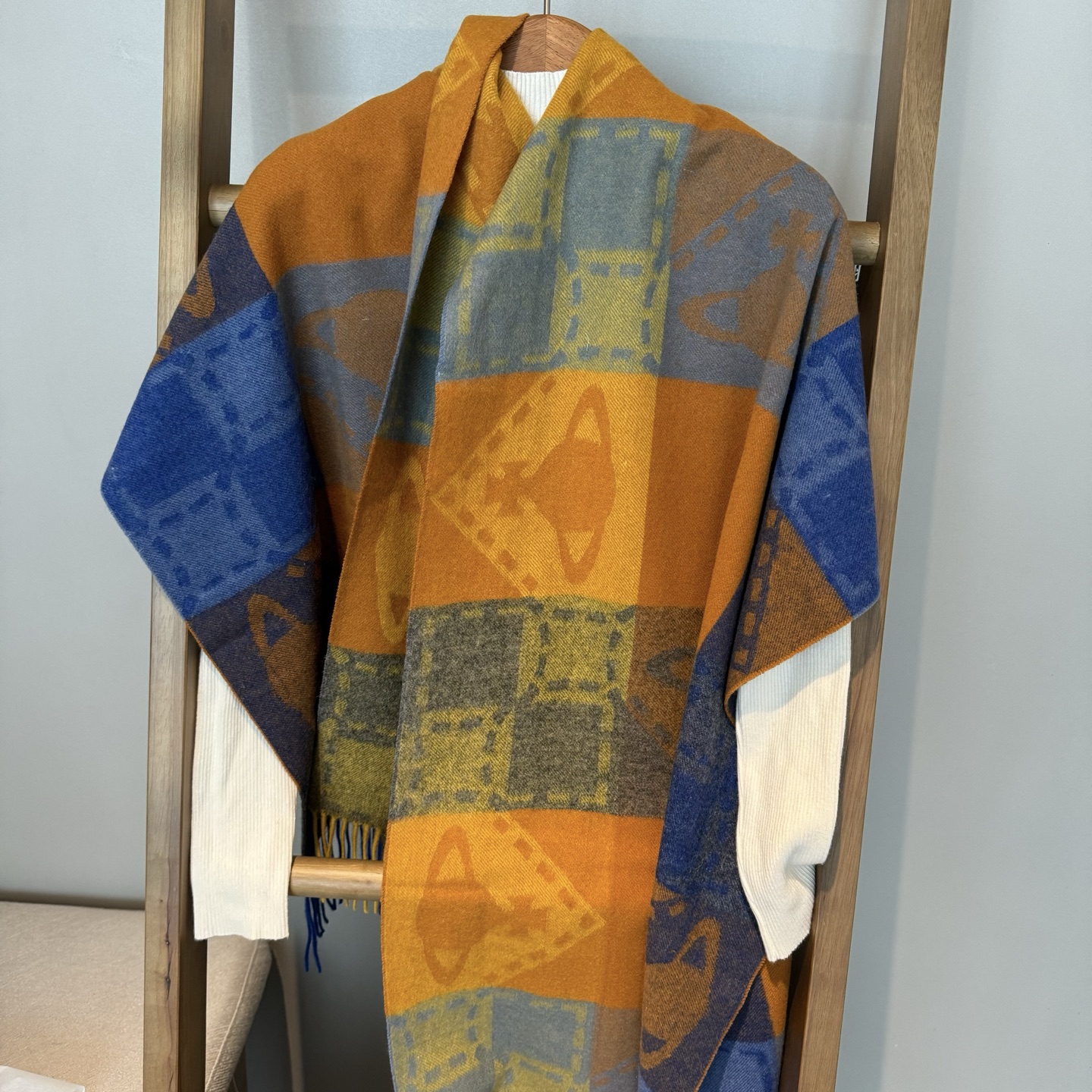 𝐕𝐢𝐯𝐢𝐞𝐧𝐧𝐞 𝐖𝐞𝐬𝐭𝐰𝐨𝐨𝐝🪐✨经典大土星围巾 vivienne westwood西太后土星 英国