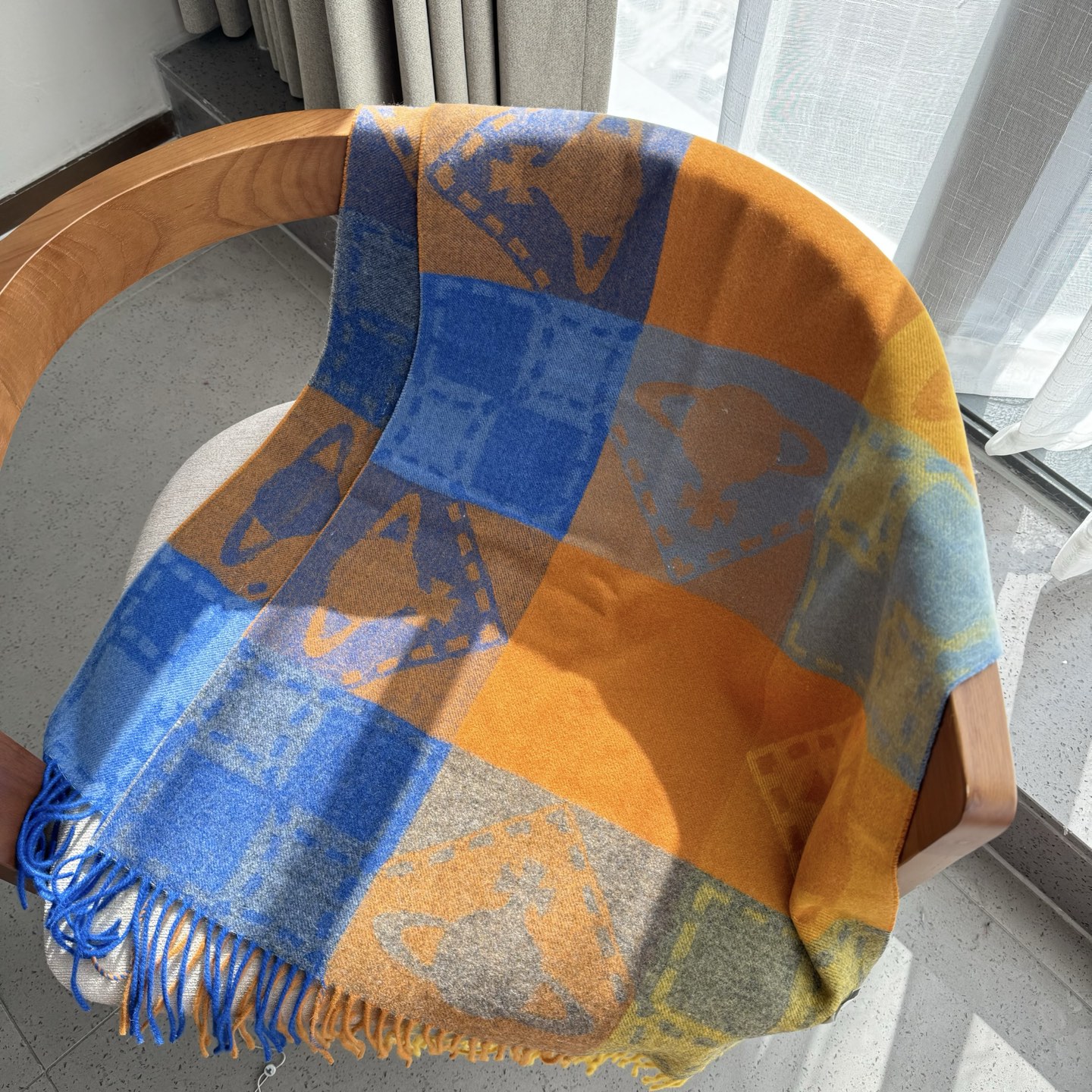 𝐕𝐢𝐯𝐢𝐞𝐧𝐧𝐞 𝐖𝐞𝐬𝐭𝐰𝐨𝐨𝐝🪐✨经典大土星围巾 vivienne westwood西太后土星 英国