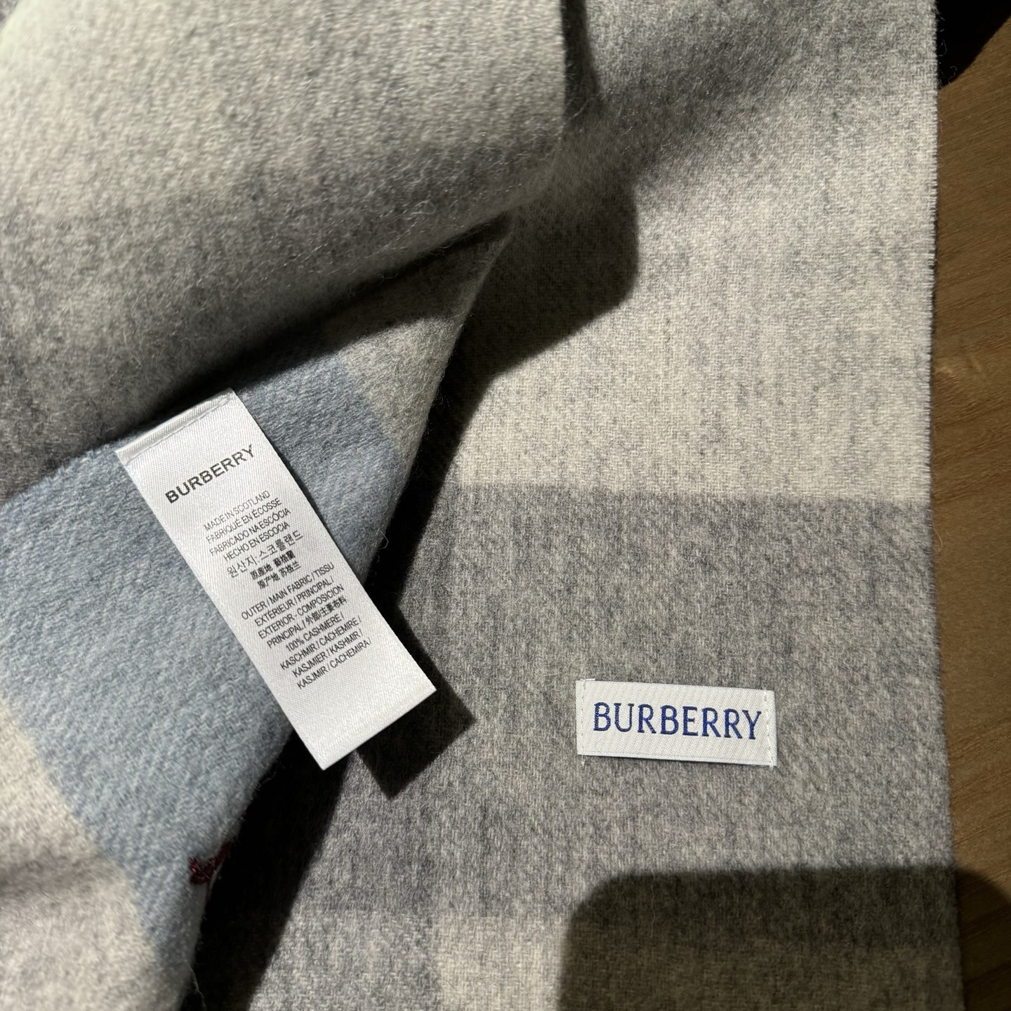 巴宝莉【刺绣战马】2025最新款男女通用情侣款👫重磅推荐💥 经典的格子，永不过时。非常保暖柔软亲肤，不扎