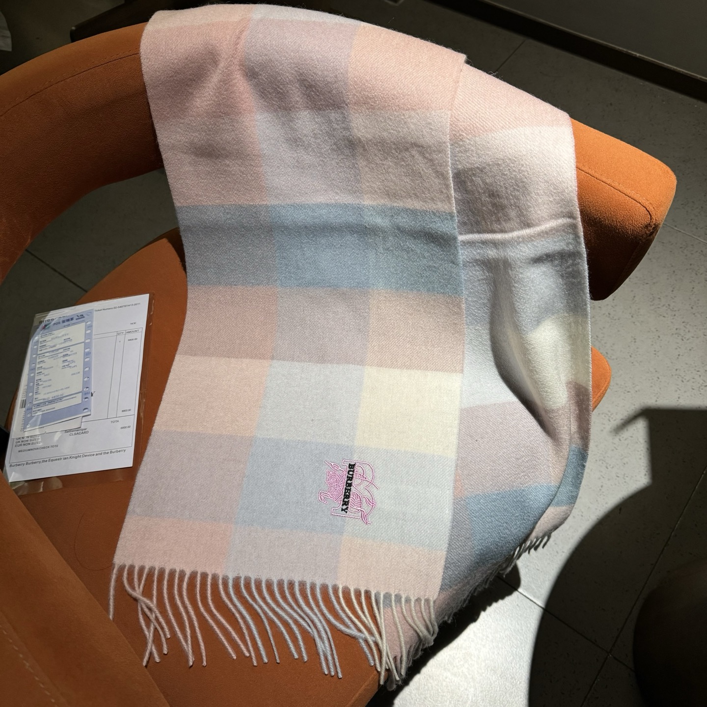 巴宝莉【刺绣战马】2025最新款男女通用情侣款👫重磅推荐💥 经典的格子，永不过时。非常保暖柔软亲肤，不扎