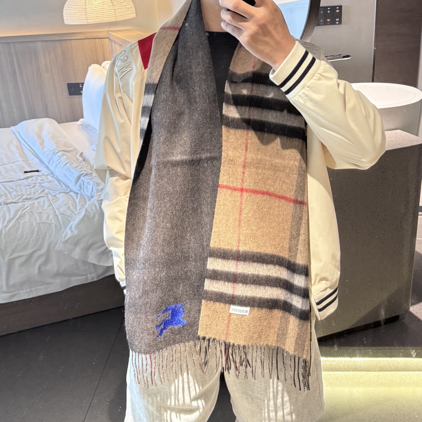 📦2025怒推走量新款🎊巴宝莉官网最新款💥 100%顶级双面羊绒材质🔥非常保暖👑 柔软亲肤，不扎脖😍经典