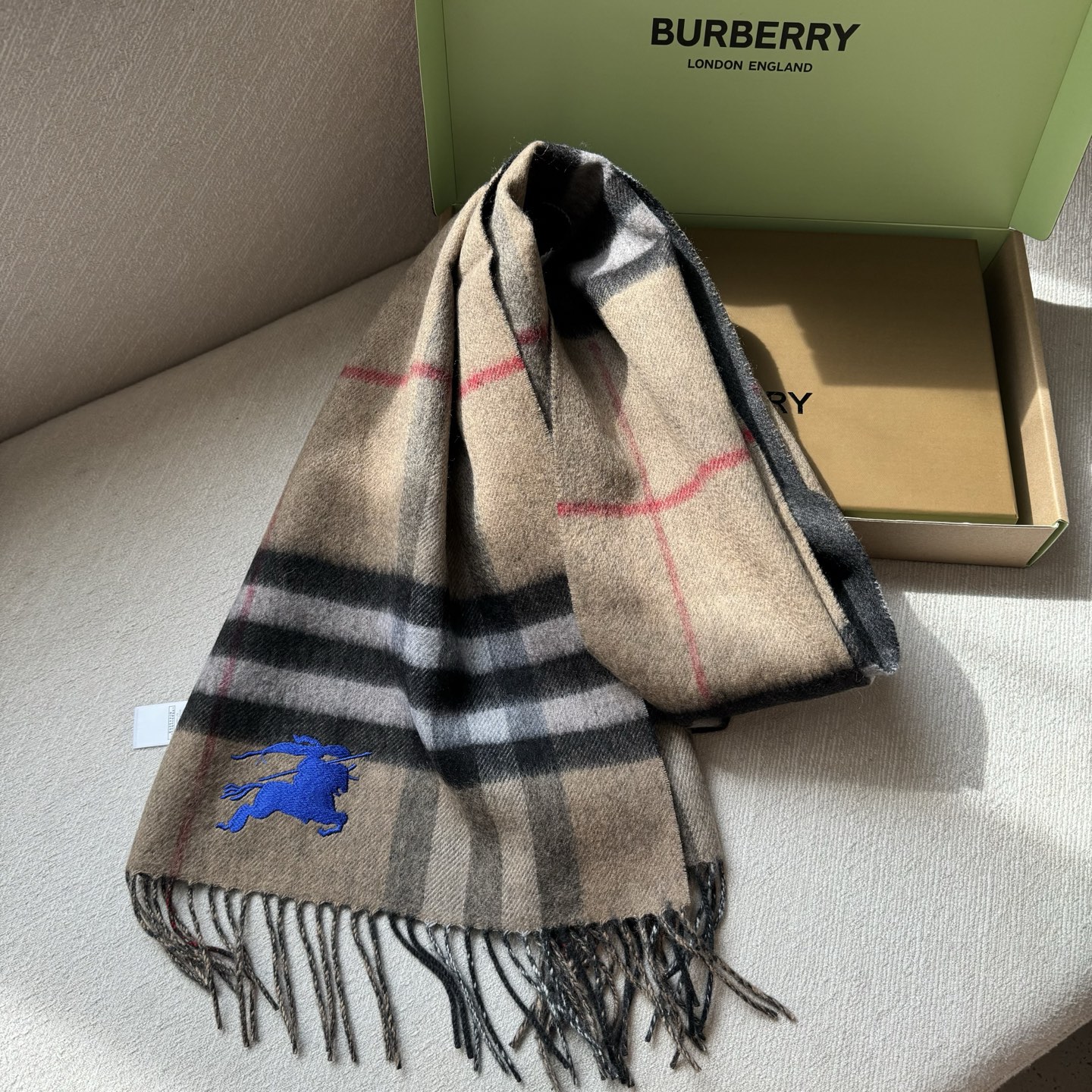 📦2025怒推走量新款🎊巴宝莉官网最新款💥 100%顶级双面羊绒材质🔥非常保暖👑 柔软亲肤，不扎脖😍经典