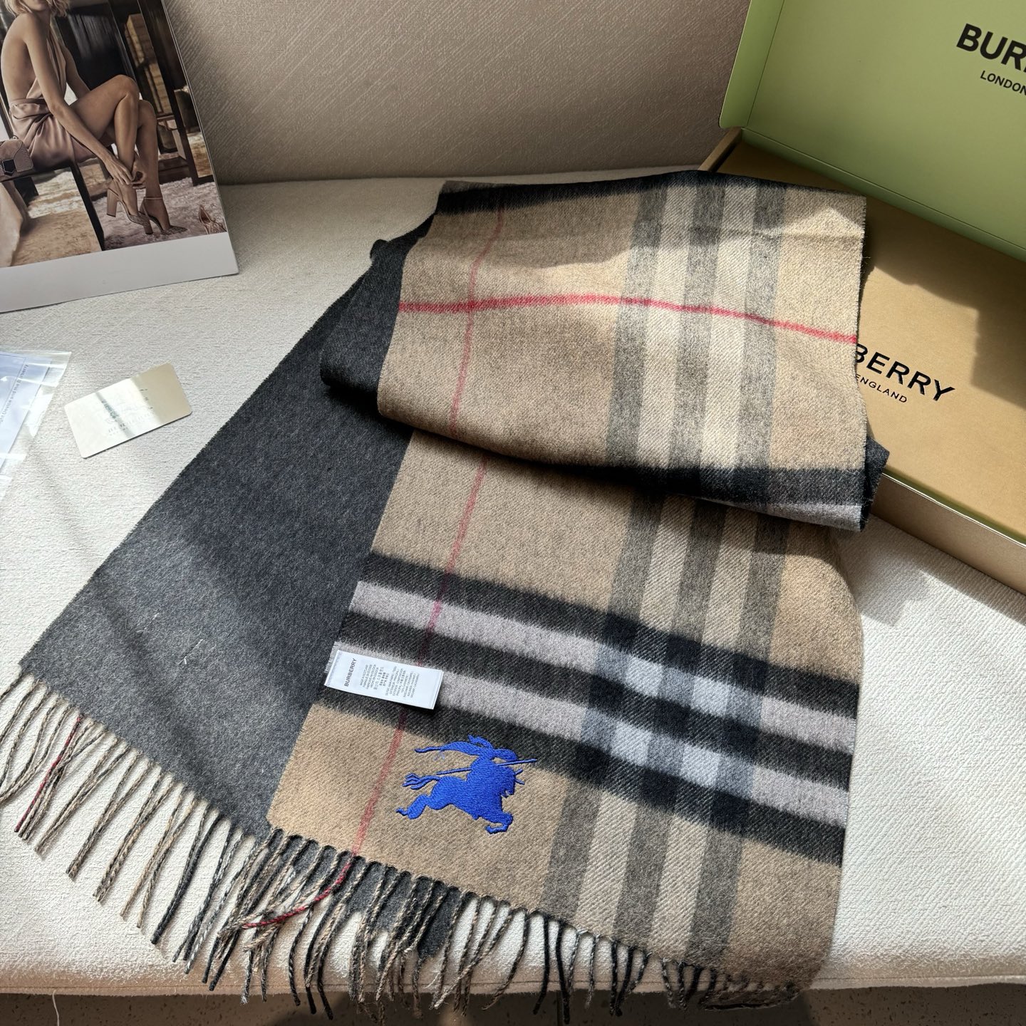 📦2025怒推走量新款🎊巴宝莉官网最新款💥 100%顶级双面羊绒材质🔥非常保暖👑 柔软亲肤，不扎脖😍经典