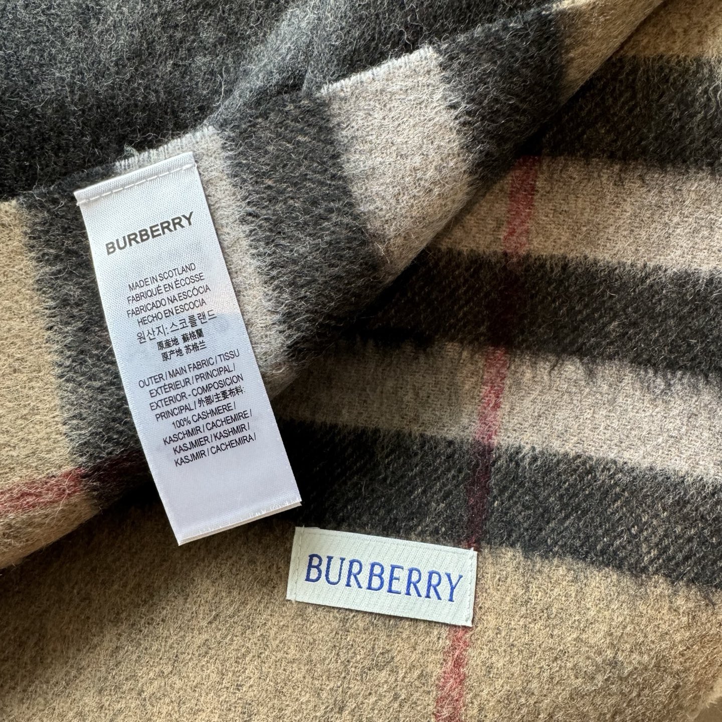 📦2025怒推走量新款🎊巴宝莉官网最新款💥 100%顶级双面羊绒材质🔥非常保暖👑 柔软亲肤，不扎脖😍经典