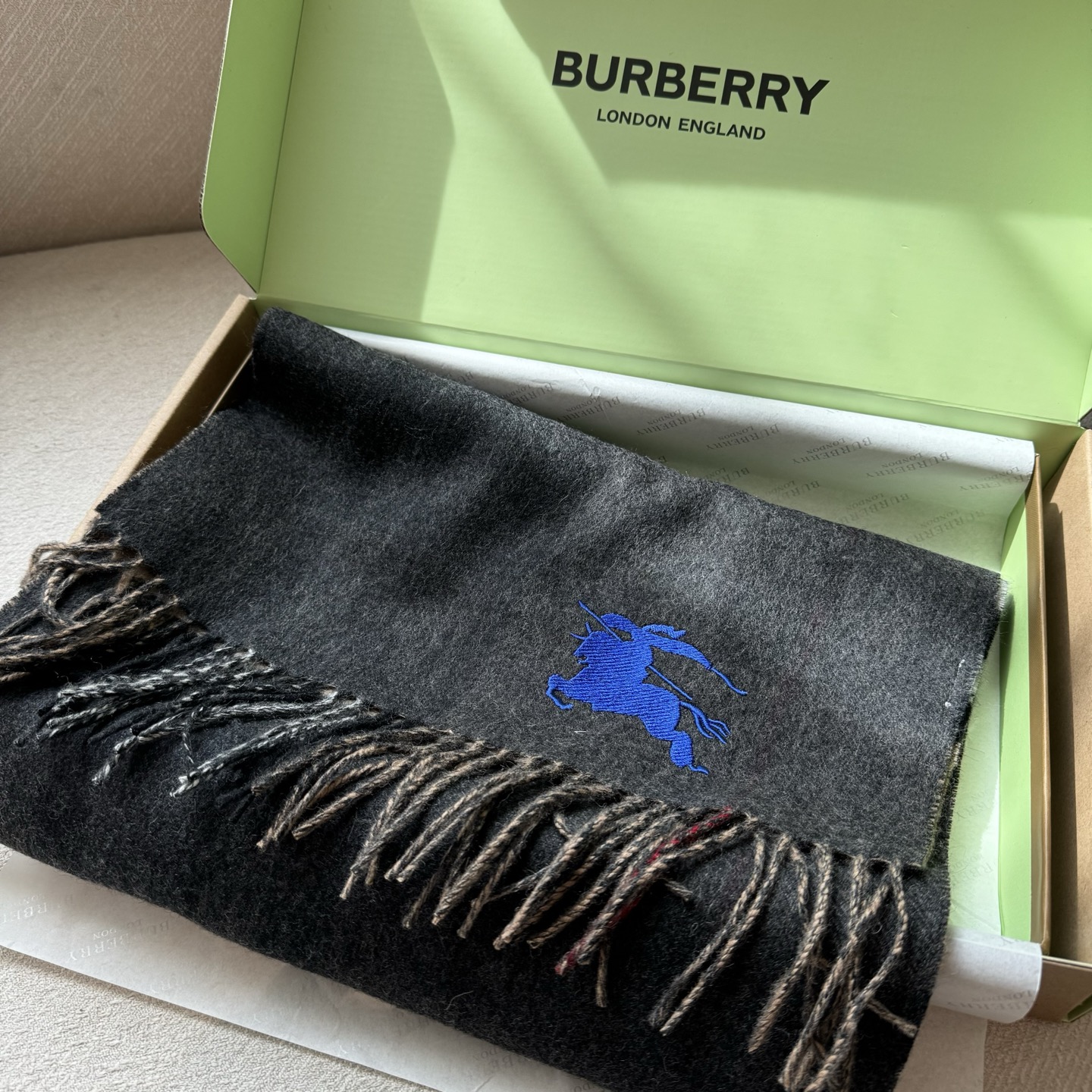 📦2025怒推走量新款🎊巴宝莉官网最新款💥 100%顶级双面羊绒材质🔥非常保暖👑 柔软亲肤，不扎脖😍经典