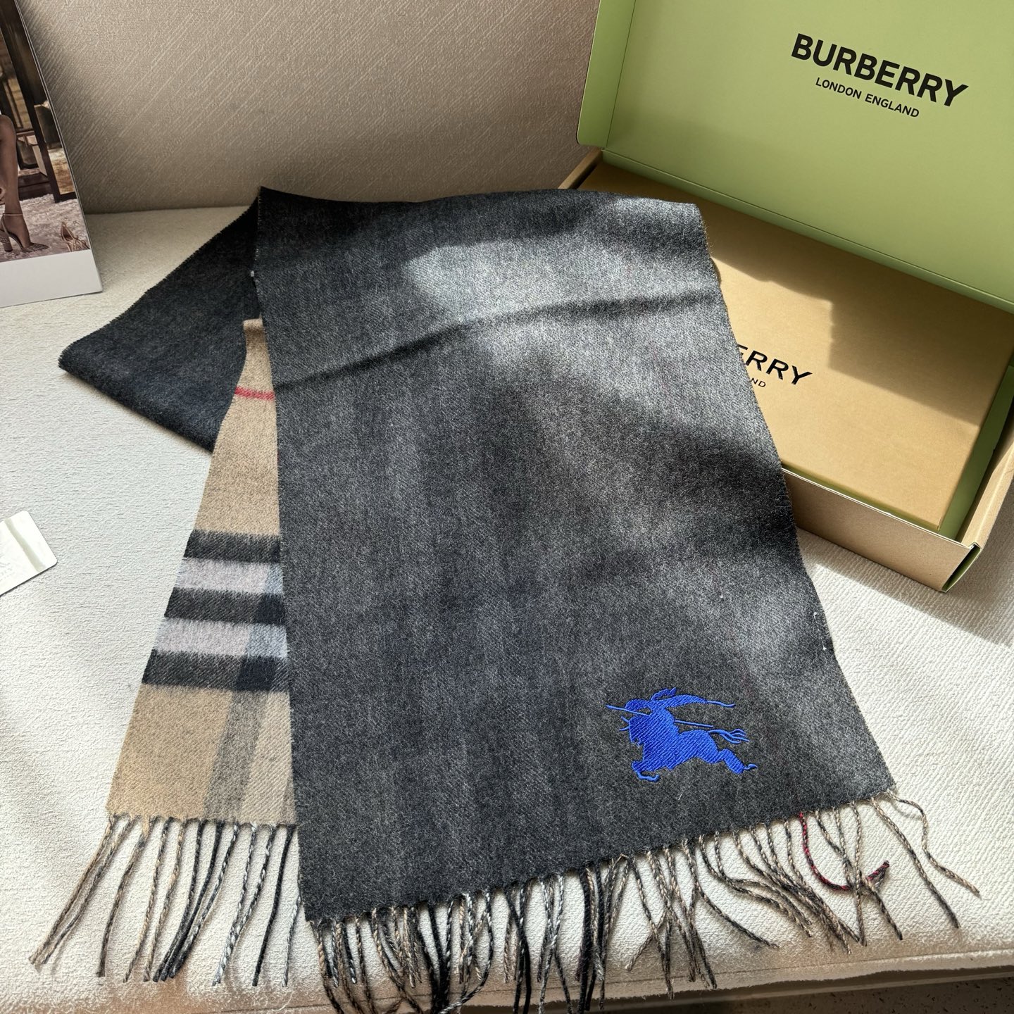 📦2025怒推走量新款🎊巴宝莉官网最新款💥 100%顶级双面羊绒材质🔥非常保暖👑 柔软亲肤，不扎脖😍经典