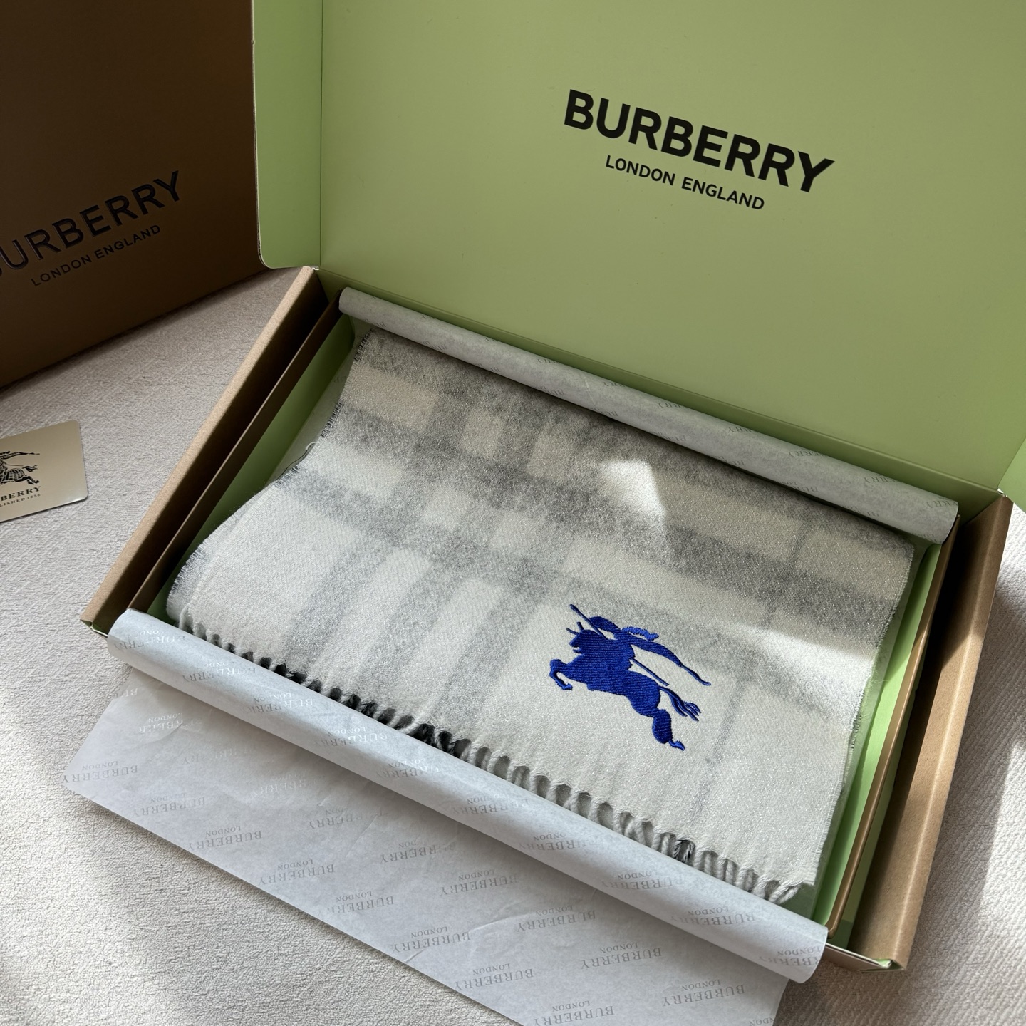 📦2025怒推走量新款🎊巴宝莉官网最新款💥 100%顶级双面羊绒材质🔥非常保暖👑 柔软亲肤，不扎脖😍经典