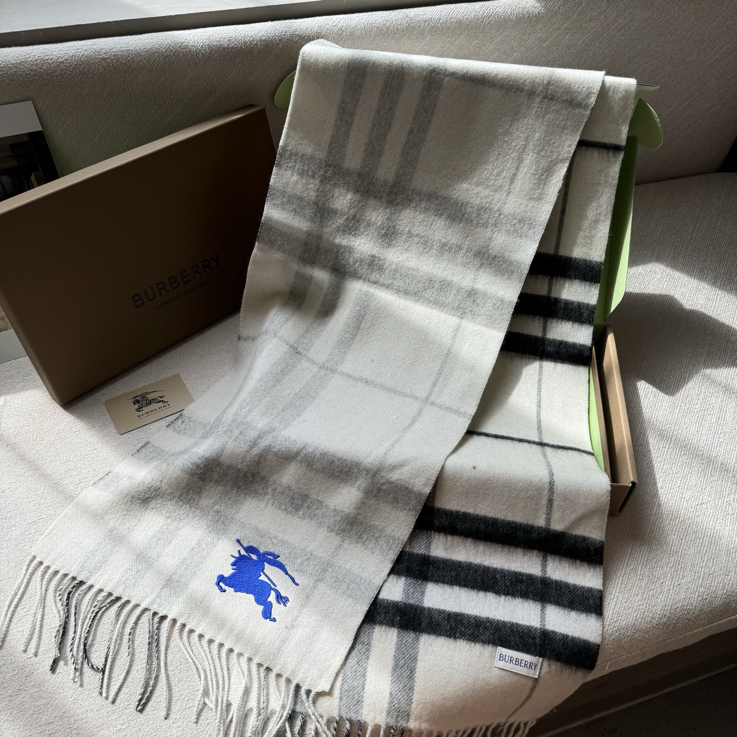 📦2025怒推走量新款🎊巴宝莉官网最新款💥 100%顶级双面羊绒材质🔥非常保暖👑 柔软亲肤，不扎脖😍经典