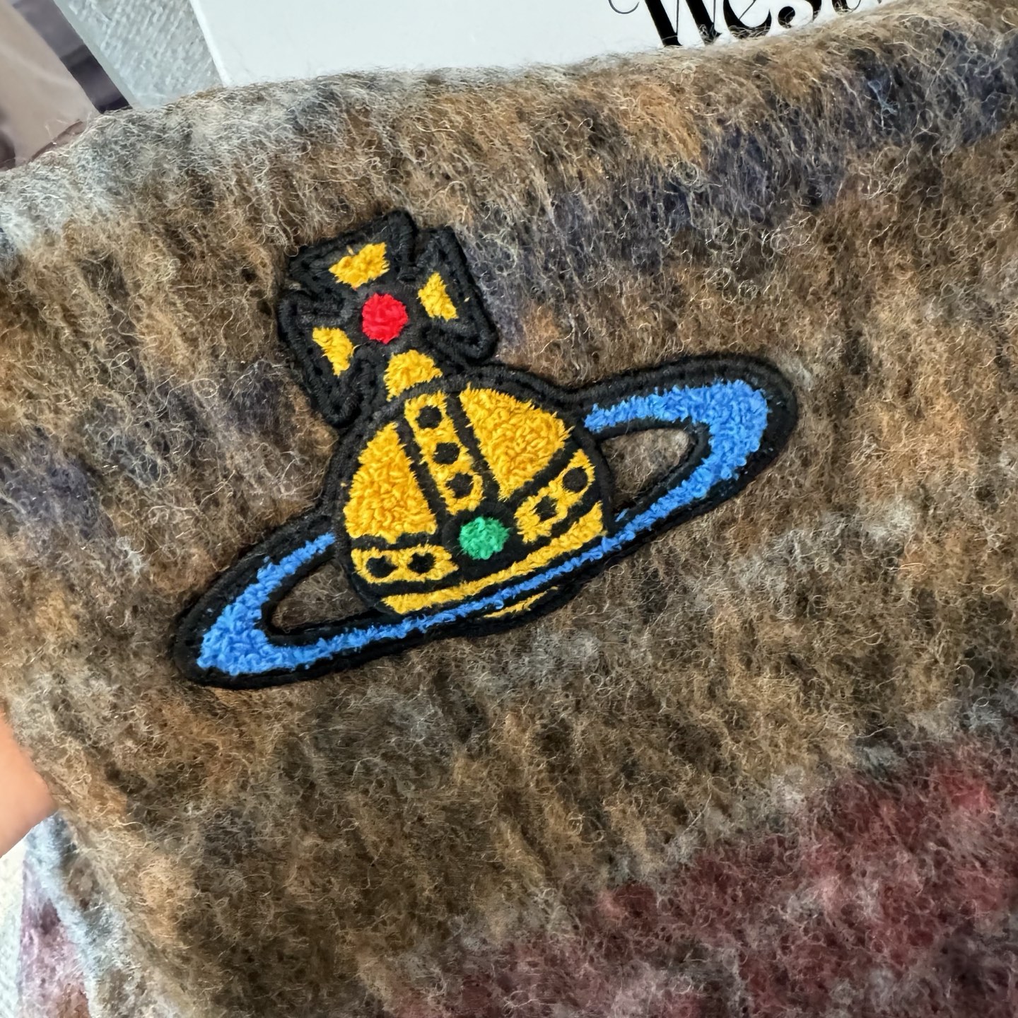 高品质到货‼️ 𝐕𝐢𝐯𝐢𝐞𝐧𝐧𝐞 𝐖𝐞𝐬𝐭𝐰𝐨𝐨𝐝🪐✨经典大土星马海毛围巾 vivienne westw