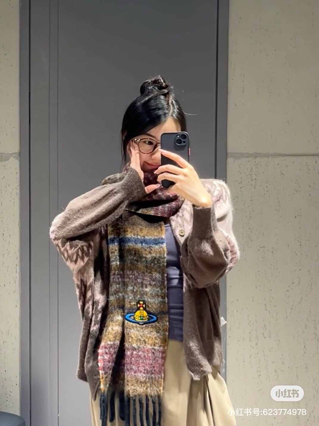 高品质到货‼️ 𝐕𝐢𝐯𝐢𝐞𝐧𝐧𝐞 𝐖𝐞𝐬𝐭𝐰𝐨𝐨𝐝🪐✨经典大土星马海毛围巾 vivienne westw