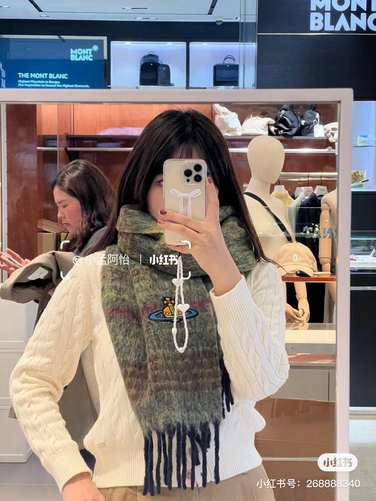 高品质到货‼️ 𝐕𝐢𝐯𝐢𝐞𝐧𝐧𝐞 𝐖𝐞𝐬𝐭𝐰𝐨𝐨𝐝🪐✨经典大土星马海毛围巾 vivienne westw