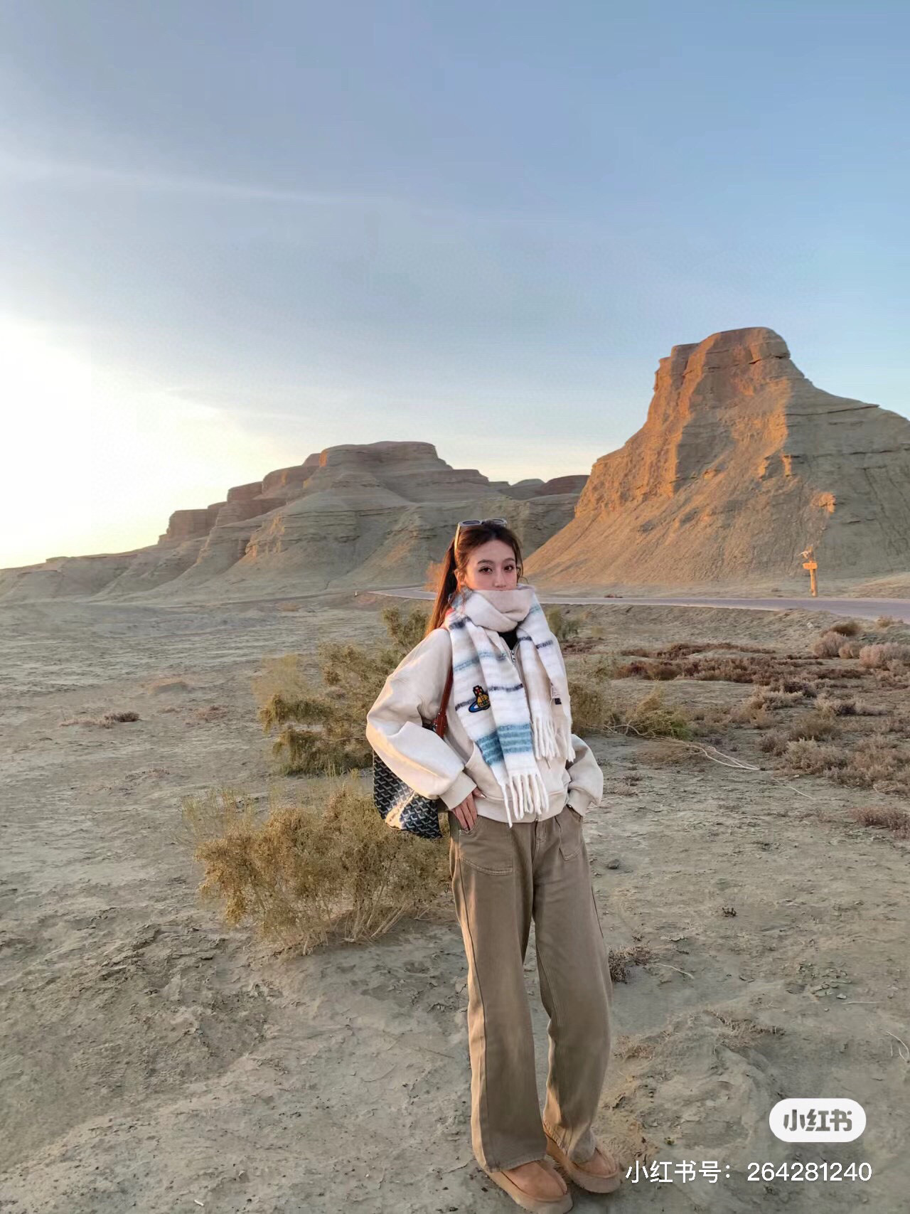 高品质到货‼️ 𝐕𝐢𝐯𝐢𝐞𝐧𝐧𝐞 𝐖𝐞𝐬𝐭𝐰𝐨𝐨𝐝🪐✨经典大土星马海毛围巾 vivienne westw