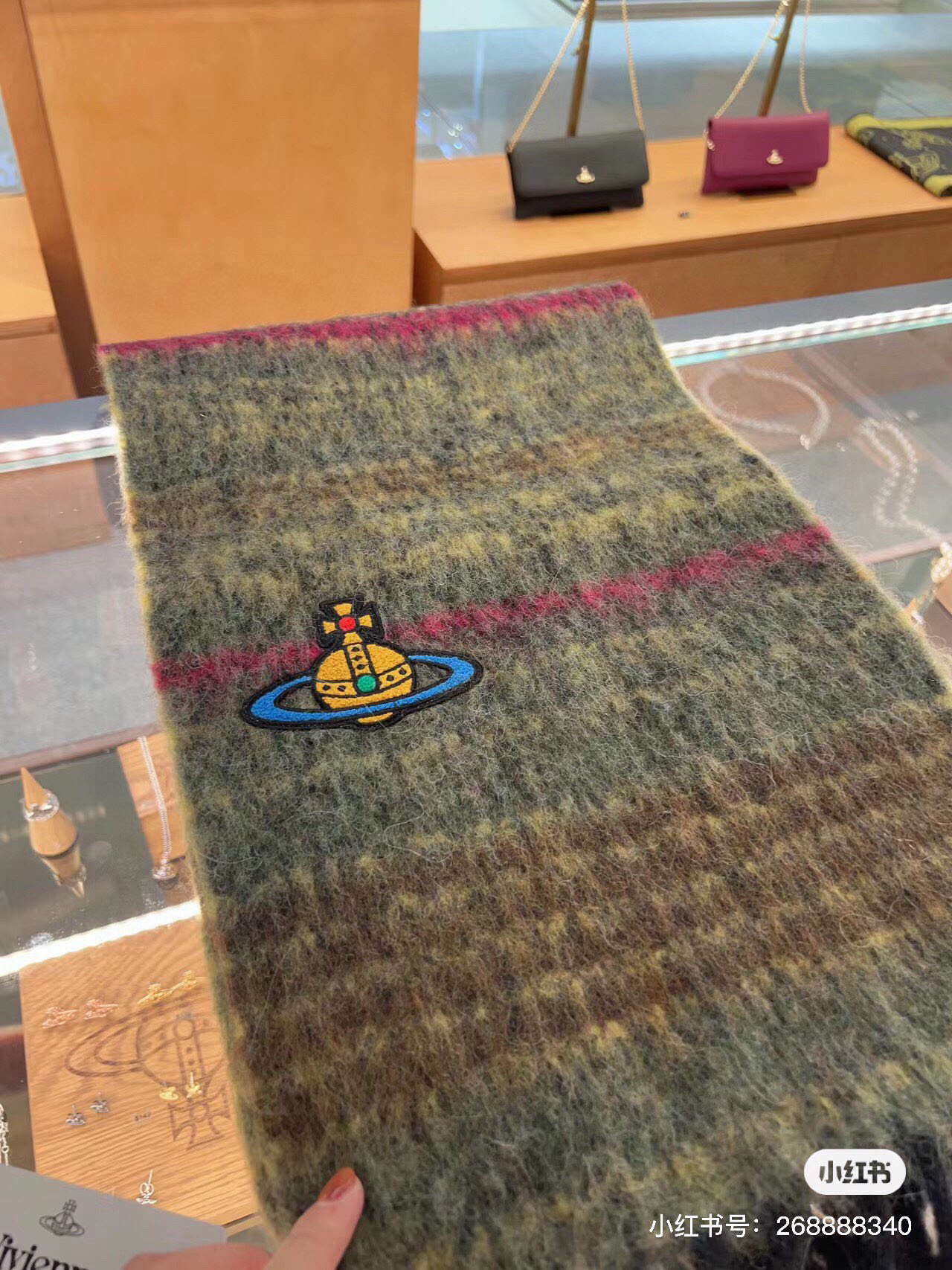 高品质 𝐕𝐢𝐯𝐢𝐞𝐧𝐧𝐞 𝐖𝐞𝐬𝐭𝐰𝐨𝐨𝐝🪐✨经典大土星马海毛围巾 vivienne westwood西